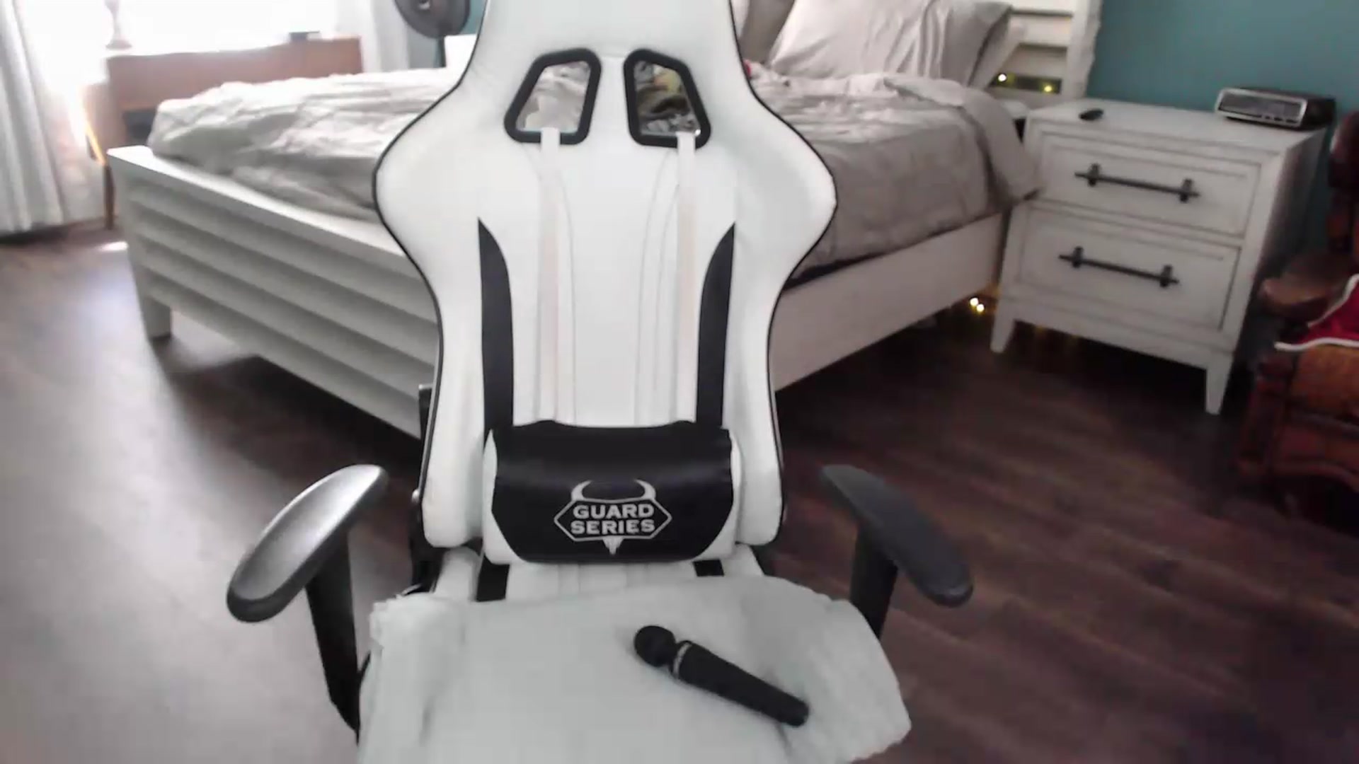 Gallery image thumbnail from ZenZoey's myfreecams stream on, 08/04/2026, 20:19 image 4 of 20