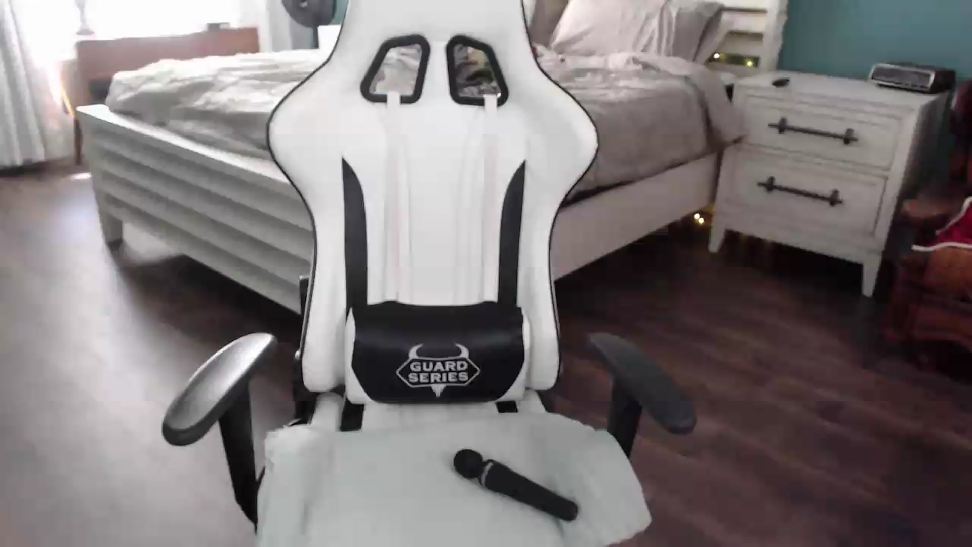 Gallery image thumbnail from ZenZoey's myfreecams stream on, 08/04/2026, 20:19 image 1 of 20