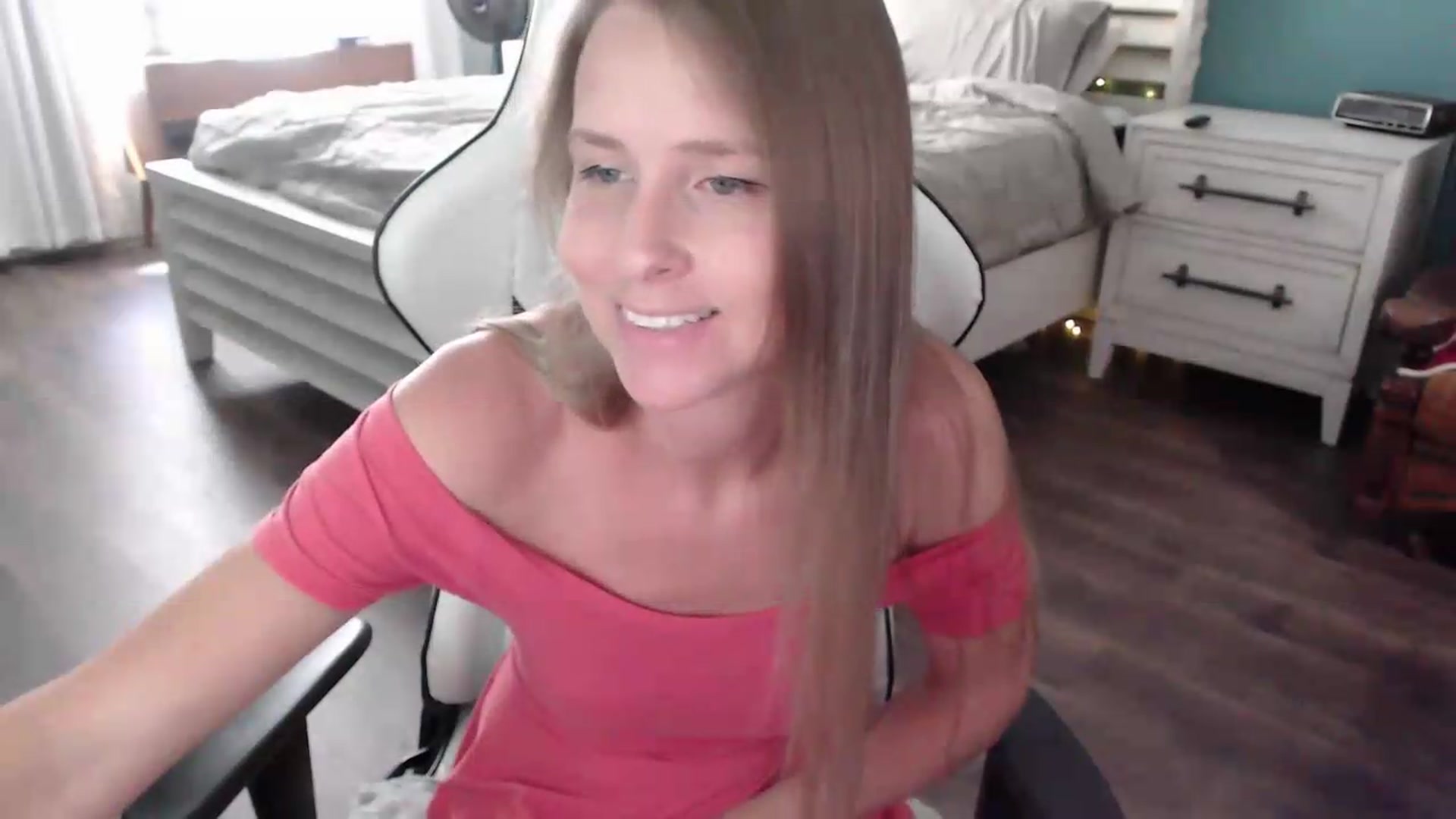 Gallery image thumbnail from ZenZoey's myfreecams stream on, 08/04/2026, 20:19 image 19 of 20