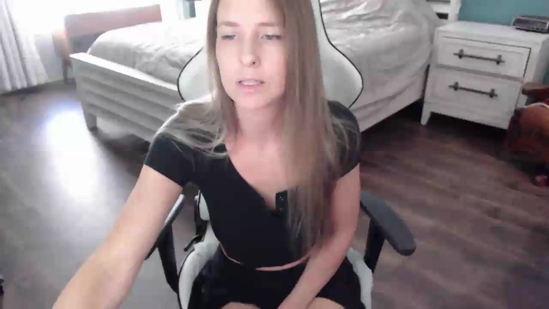 Gallery image thumbnail from ZenZoey's myfreecams stream on, 08/17/2026, 15:22 image 1 of 20