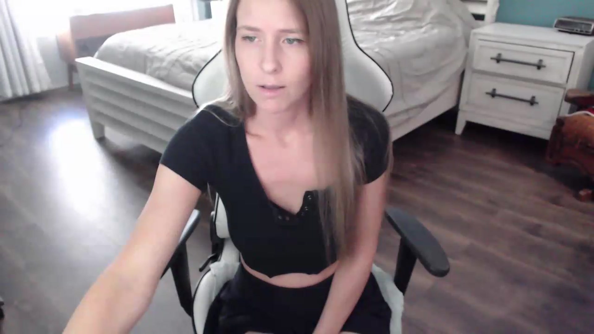 Gallery image thumbnail from ZenZoey's myfreecams stream on, 08/17/2026, 15:22 image 4 of 20