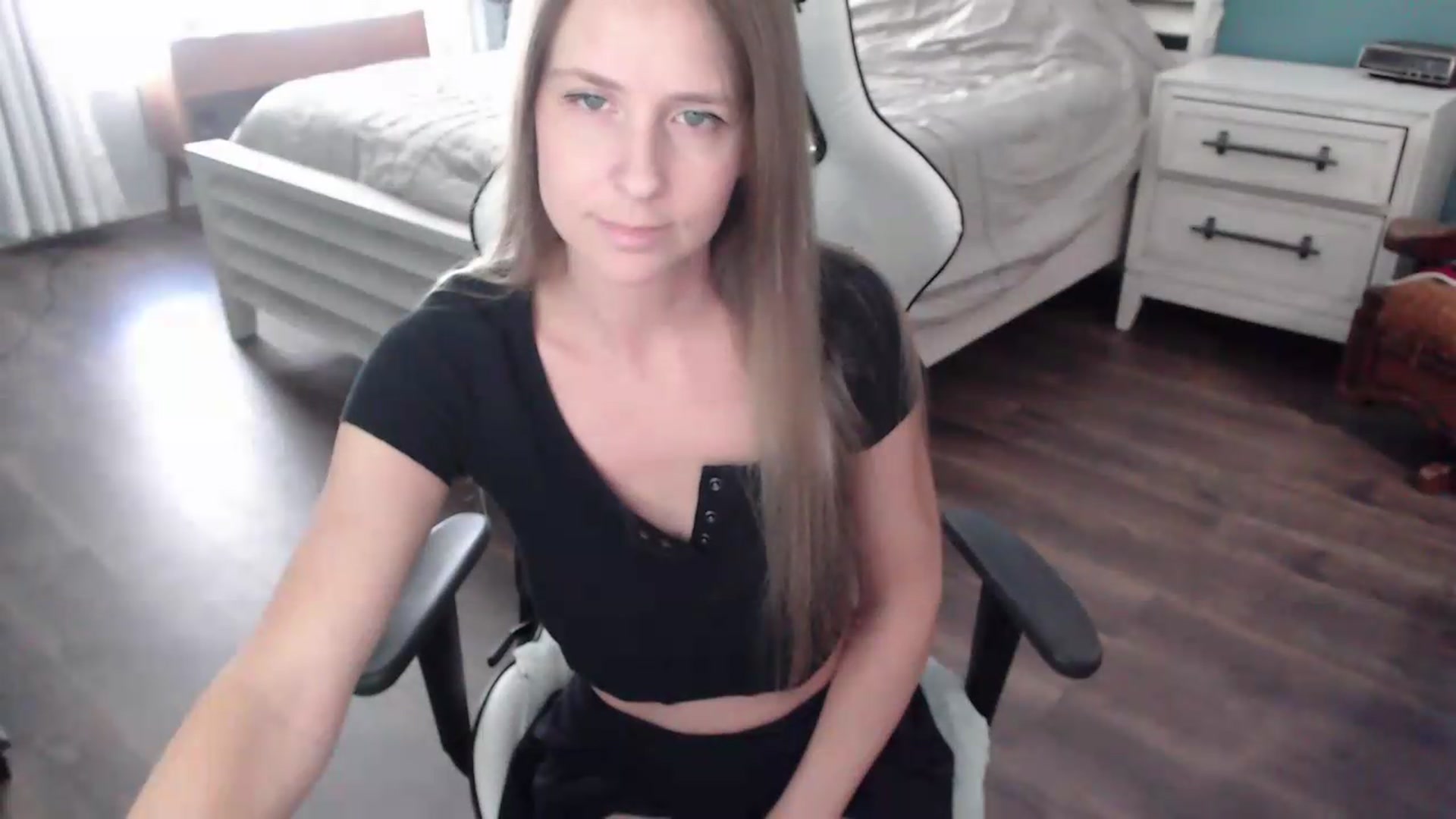 Gallery image thumbnail from ZenZoey's myfreecams stream on, 08/17/2026, 15:22 image 3 of 20