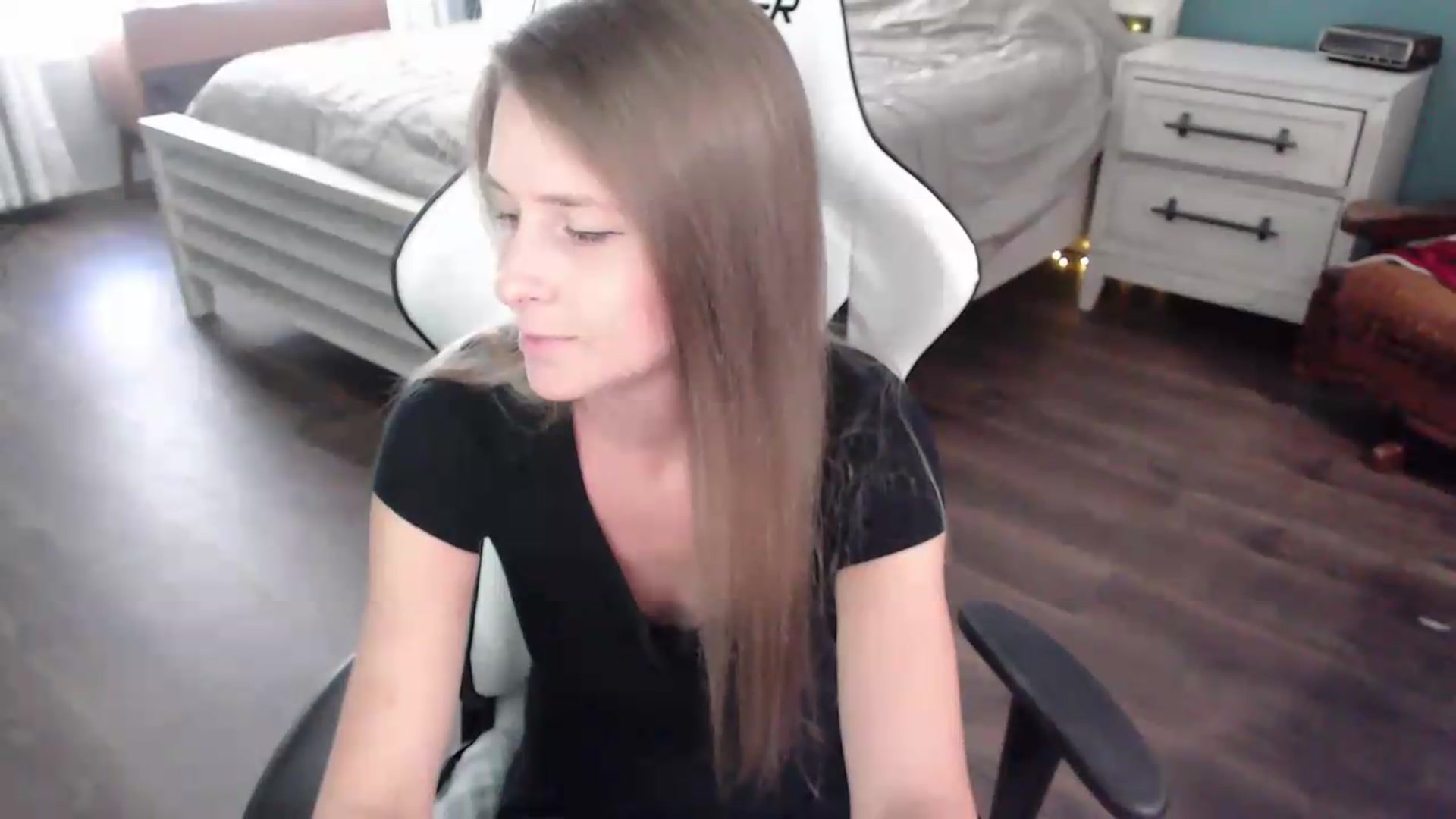 Gallery image thumbnail from ZenZoey's myfreecams stream on, 08/17/2026, 16:41 image 7 of 20