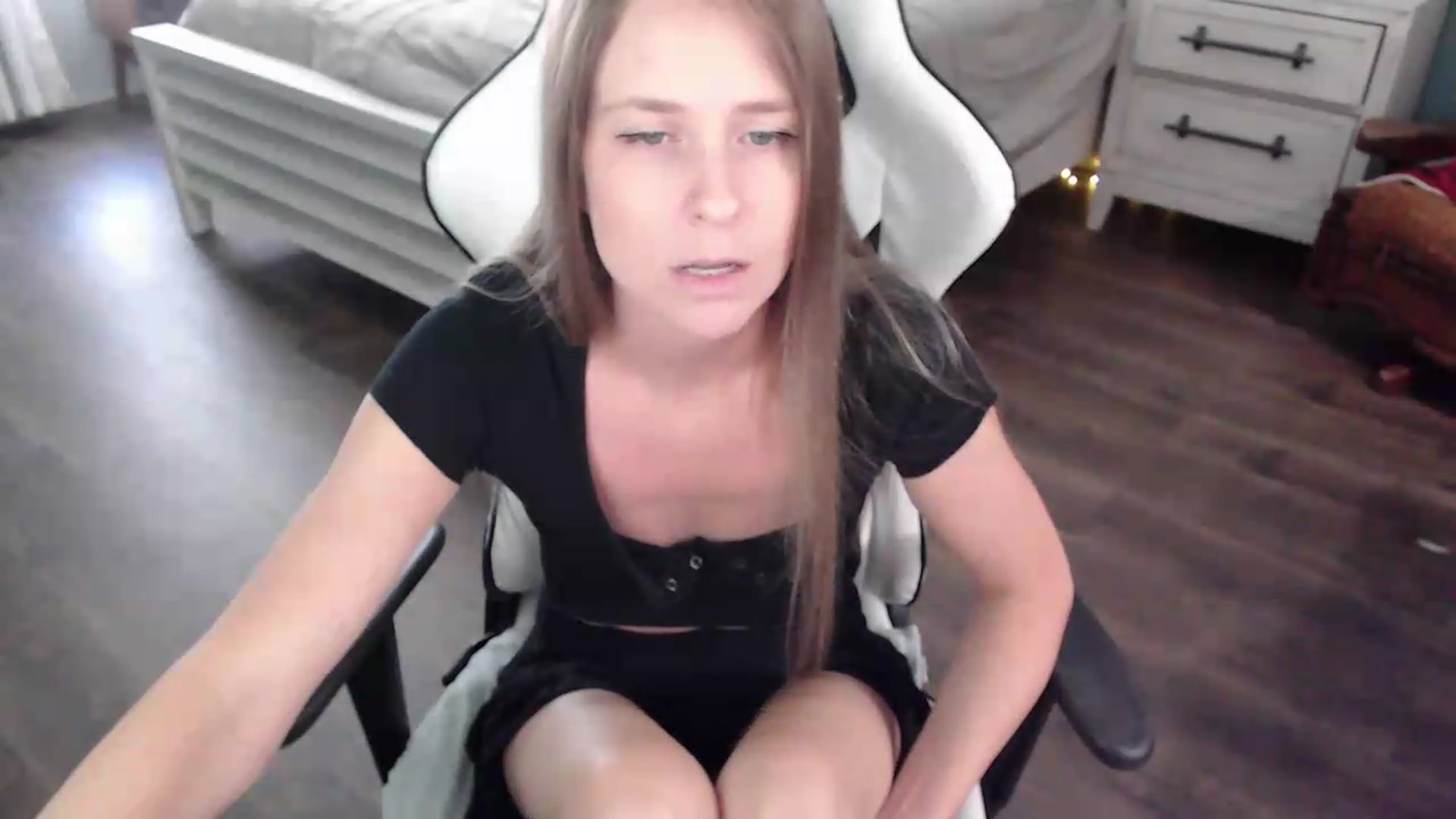 Gallery image thumbnail from ZenZoey's myfreecams stream on, 08/17/2026, 16:41 image 19 of 20