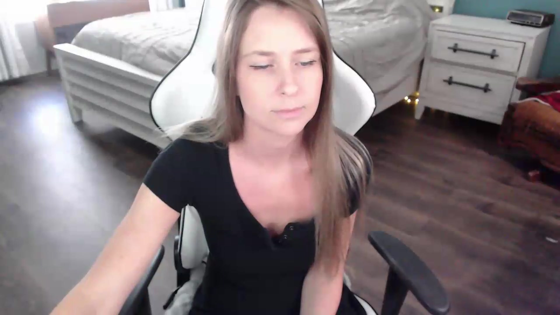 Gallery image thumbnail from ZenZoey's myfreecams stream on, 08/17/2026, 16:41 image 5 of 20