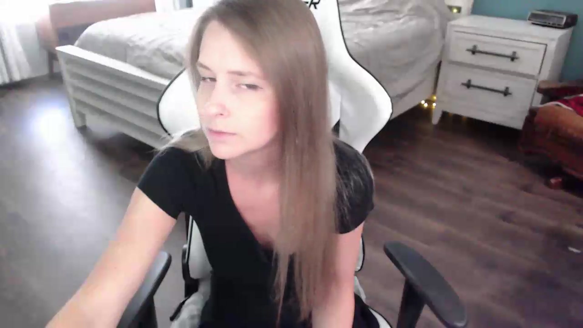 Gallery image thumbnail from ZenZoey's myfreecams stream on, 08/17/2026, 16:41 image 6 of 20