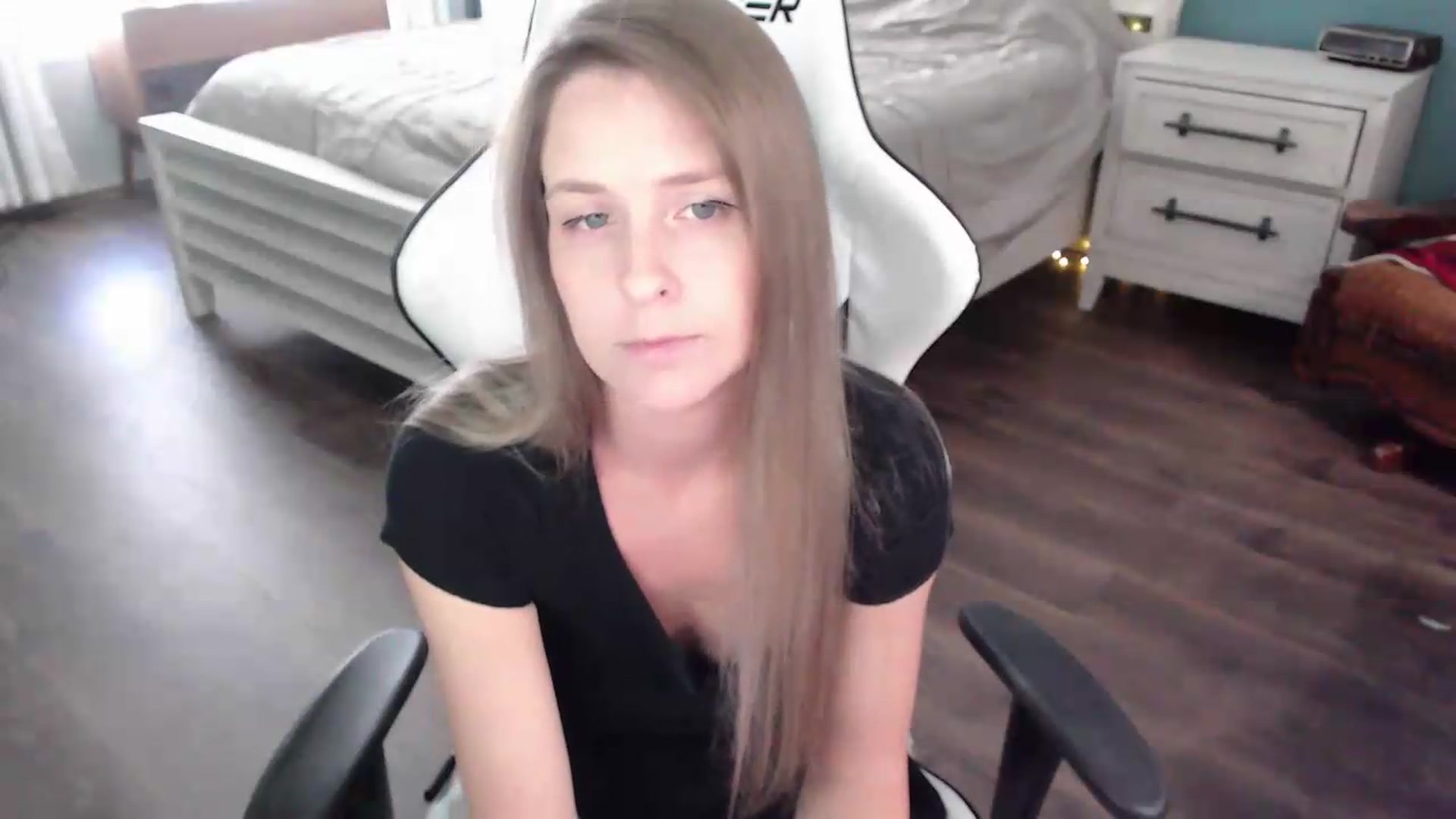 Gallery image thumbnail from ZenZoey's myfreecams stream on, 08/17/2026, 16:41 image 9 of 20
