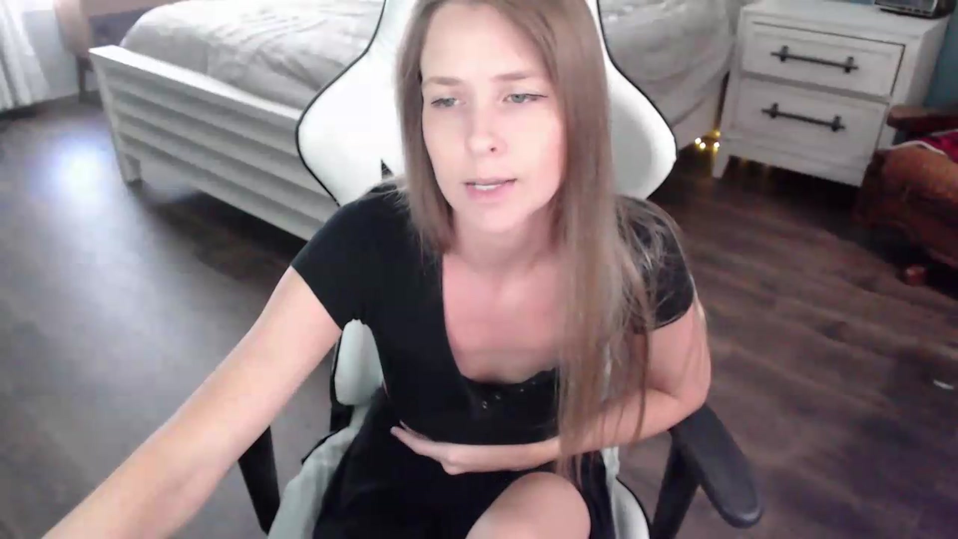 Gallery image thumbnail from ZenZoey's myfreecams stream on, 08/17/2026, 17:14 image 6 of 20
