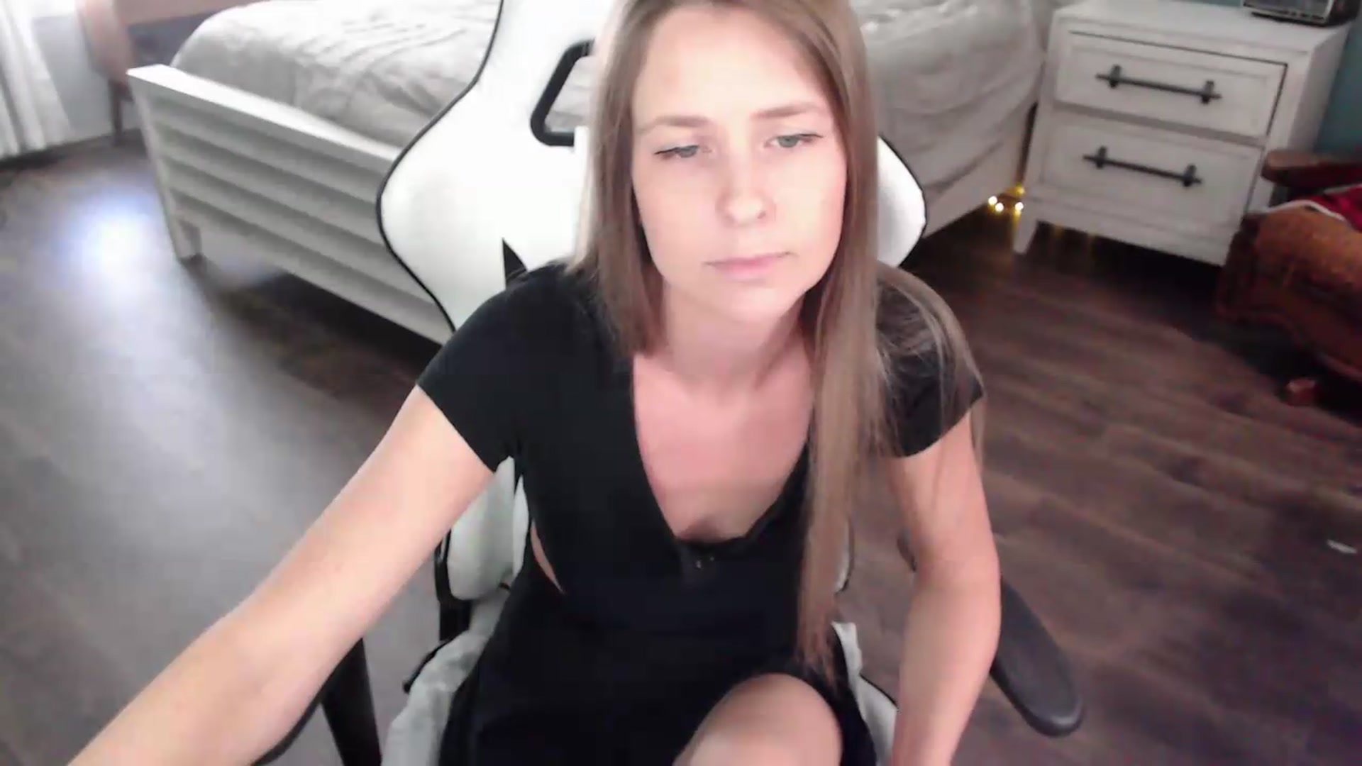 Gallery image thumbnail from ZenZoey's myfreecams stream on, 08/17/2026, 17:14 image 5 of 20