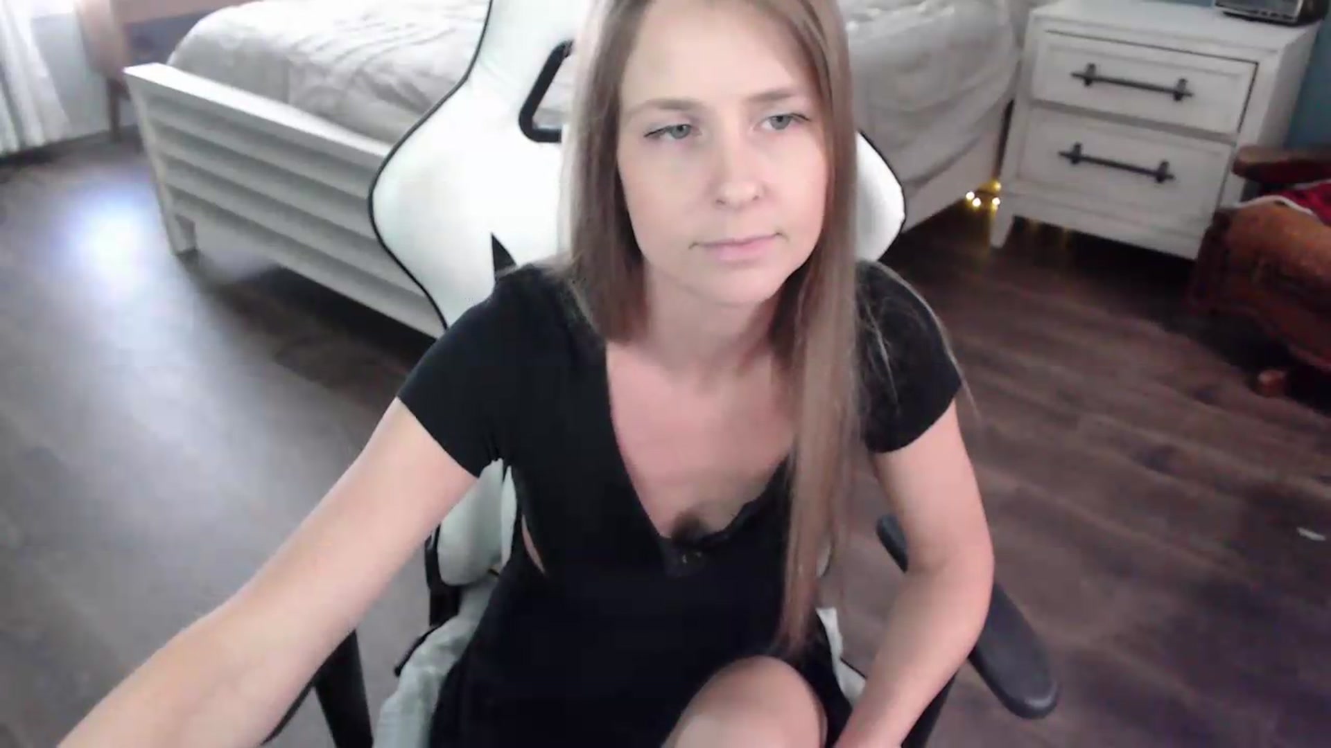 Gallery image thumbnail from ZenZoey's myfreecams stream on, 08/17/2026, 17:14 image 3 of 20