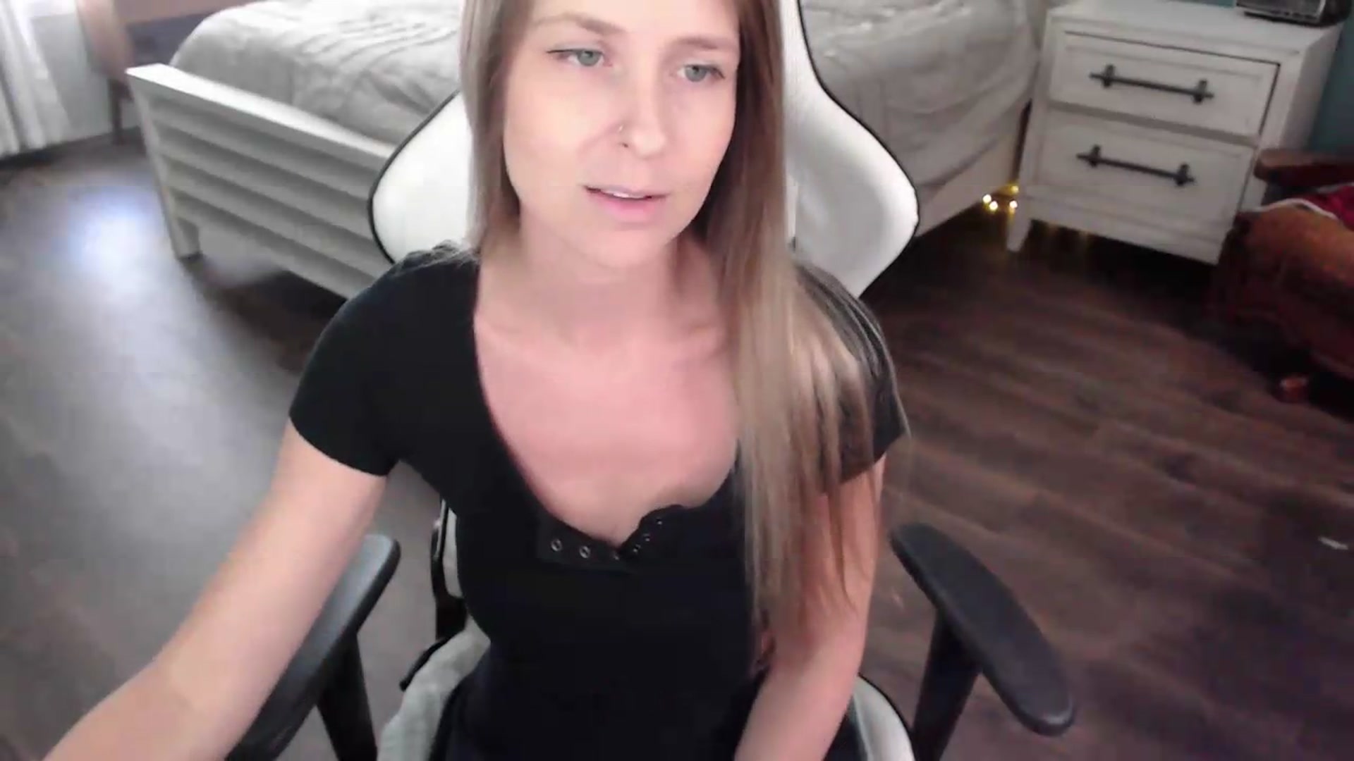 Gallery image thumbnail from ZenZoey's myfreecams stream on, 08/17/2026, 17:14 image 2 of 20