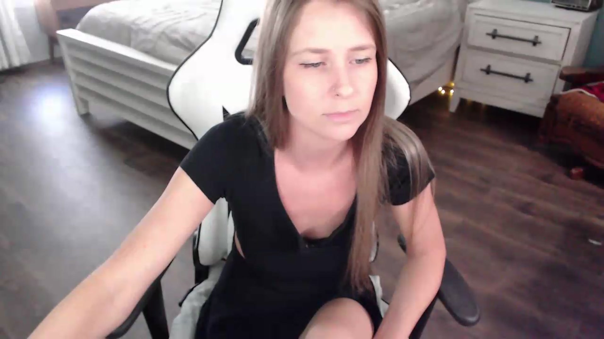 Gallery image thumbnail from ZenZoey's myfreecams stream on, 08/17/2026, 17:14 image 4 of 20