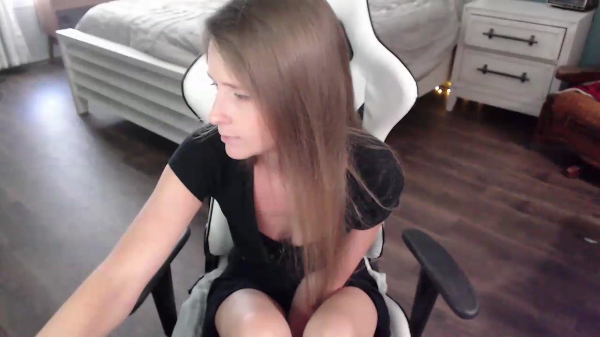 Gallery image thumbnail from ZenZoey's myfreecams stream on, 08/17/2026, 17:14 image 12 of 20