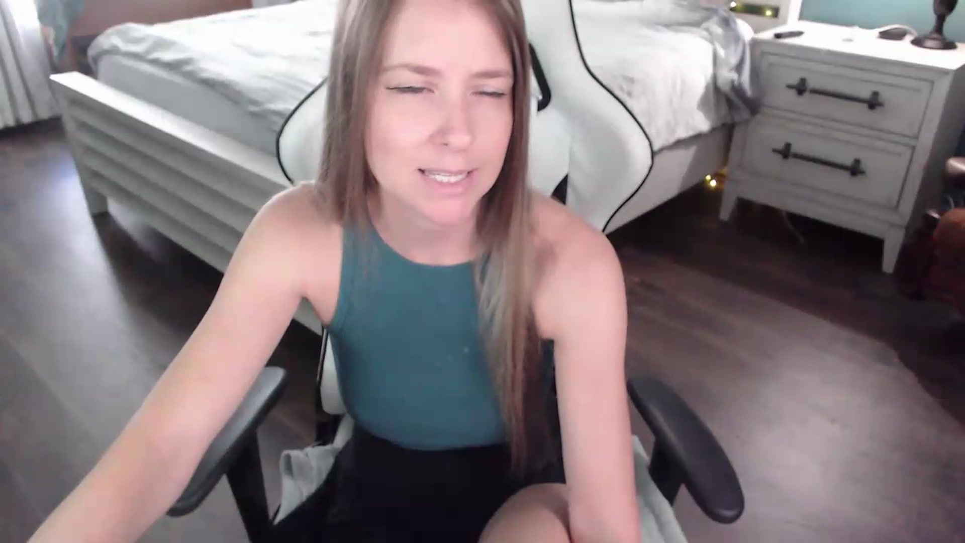 Gallery image thumbnail from ZenZoey's myfreecams stream on, 08/24/2026, 16:05 image 10 of 20