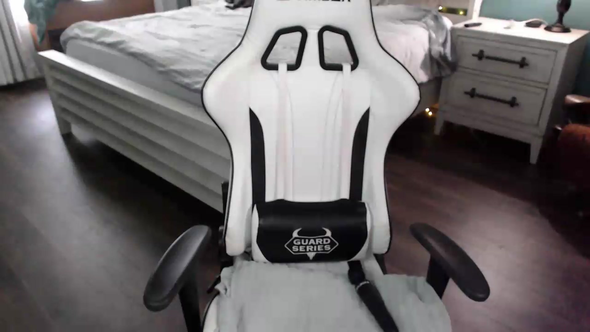 Gallery image thumbnail from ZenZoey's myfreecams stream on, 08/24/2026, 18:26 image 15 of 20