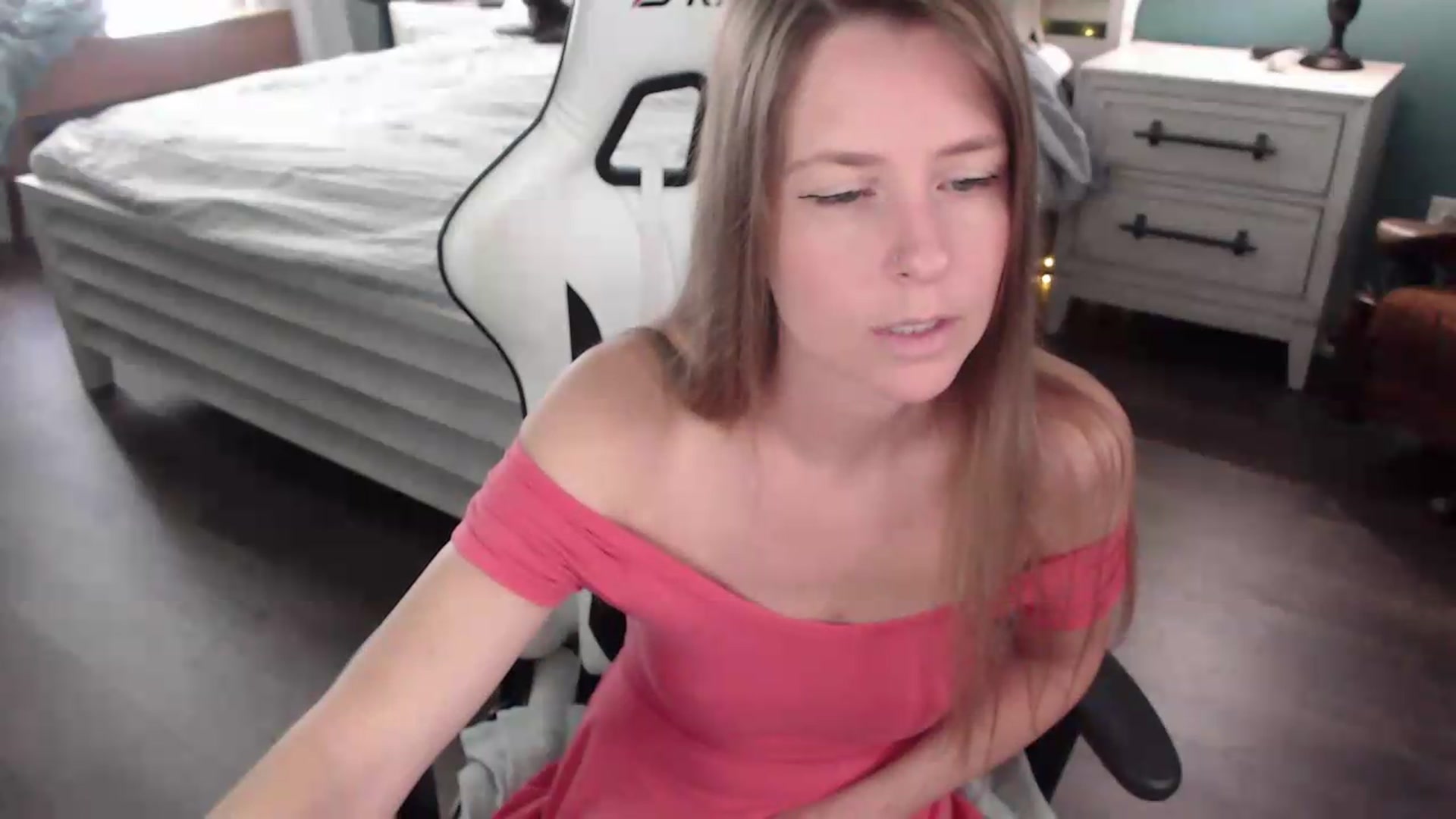 Gallery image thumbnail from ZenZoey's myfreecams stream on, 08/25/2026, 16:42 image 4 of 20