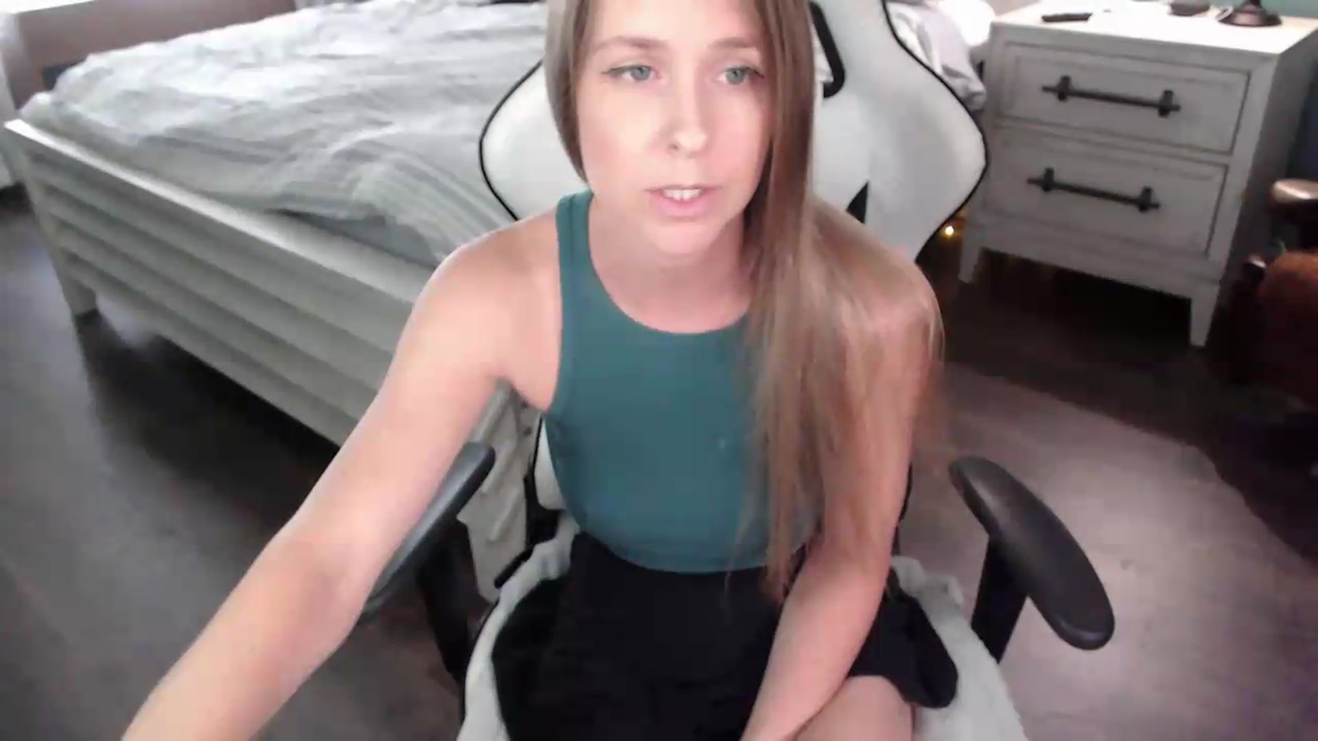 Gallery image thumbnail from ZenZoey's myfreecams stream on, 08/26/2026, 19:05 image 10 of 20