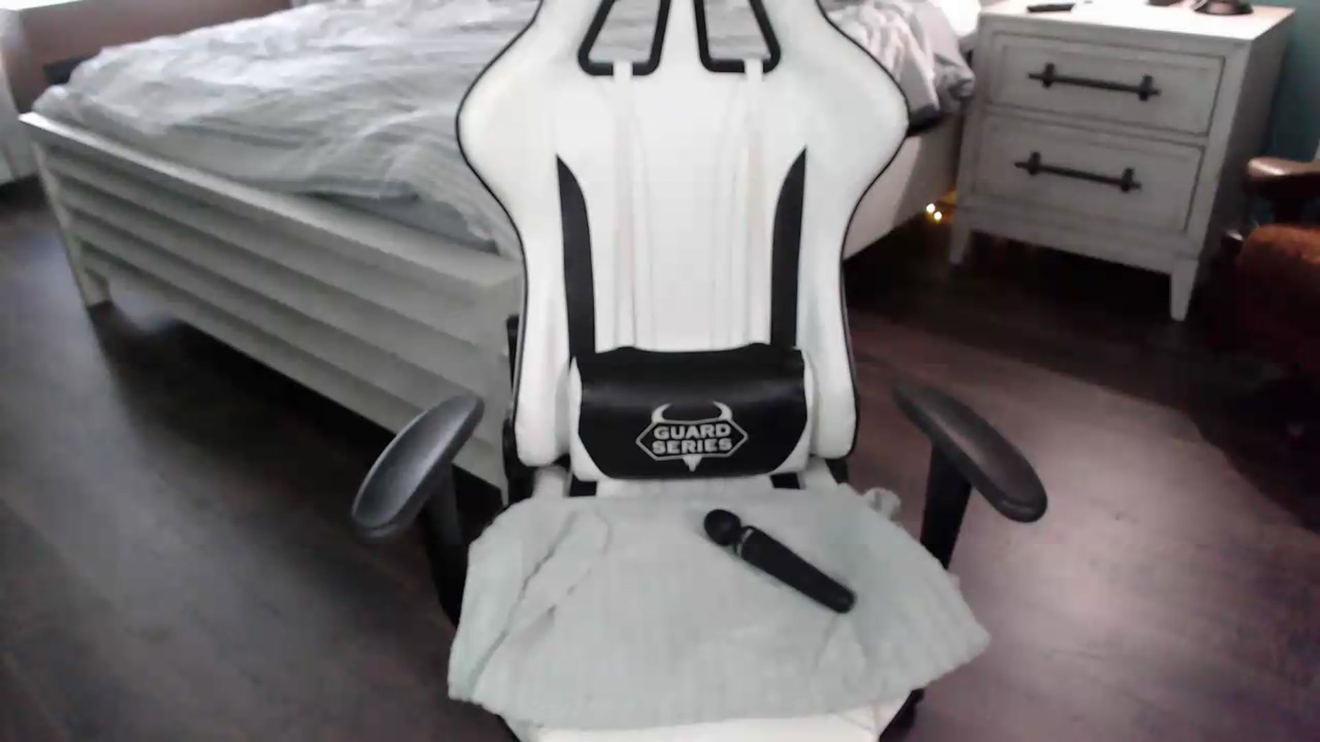 Gallery image thumbnail from ZenZoey's myfreecams stream on, 08/26/2026, 19:05 image 8 of 20