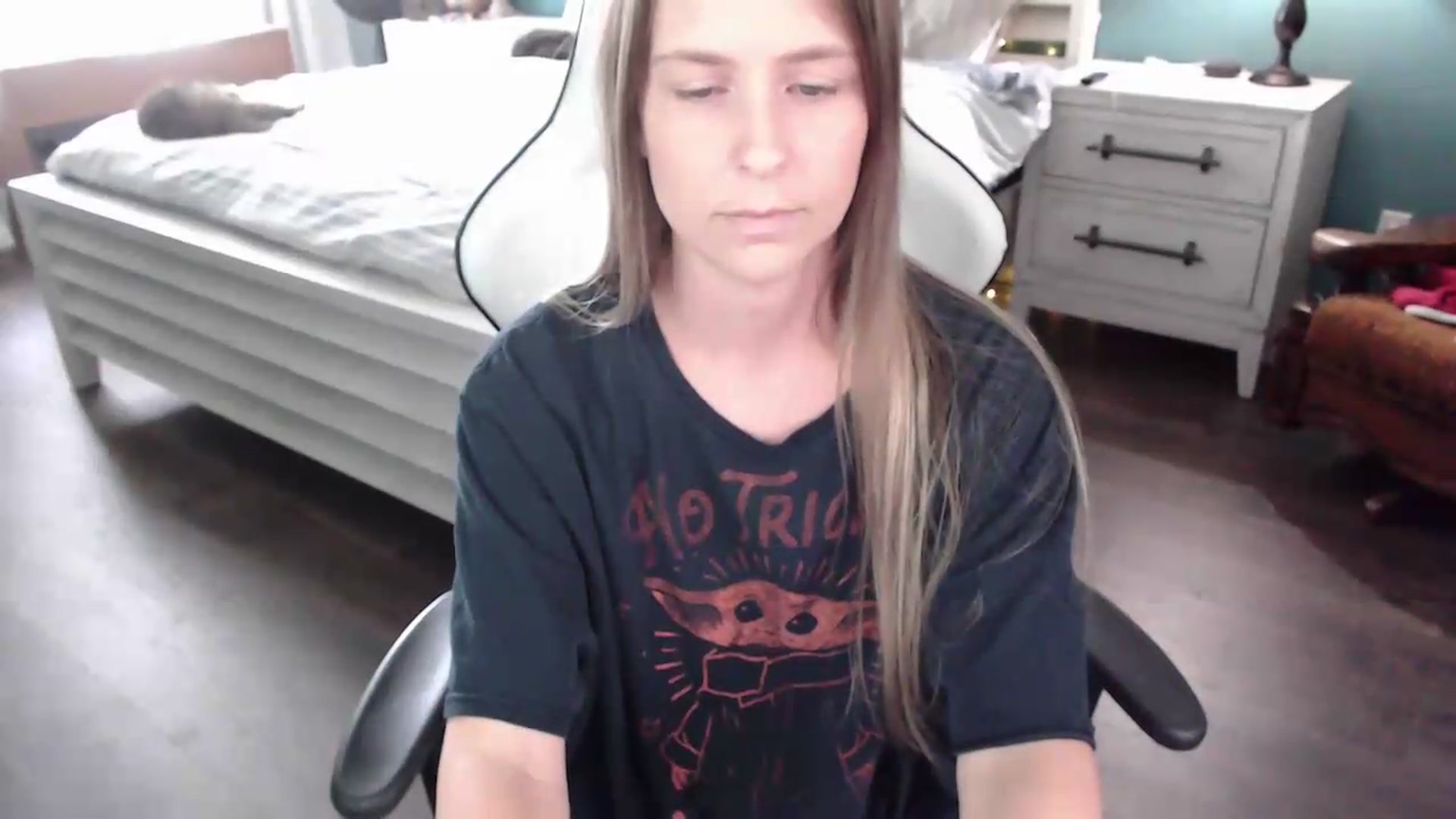 Gallery image thumbnail from ZenZoey's myfreecams stream on, 08/27/2026, 19:23 image 17 of 20