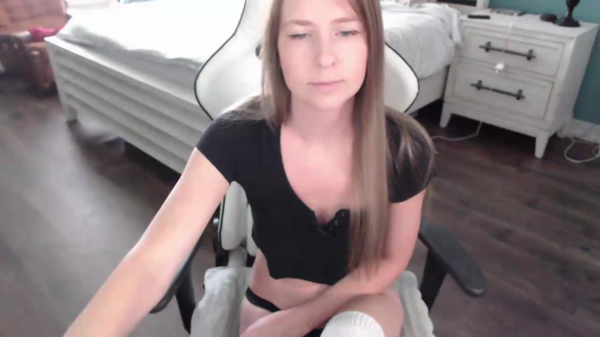 Gallery image thumbnail from ZenZoey's myfreecams stream on, 08/31/2026, 15:35 image 16 of 20