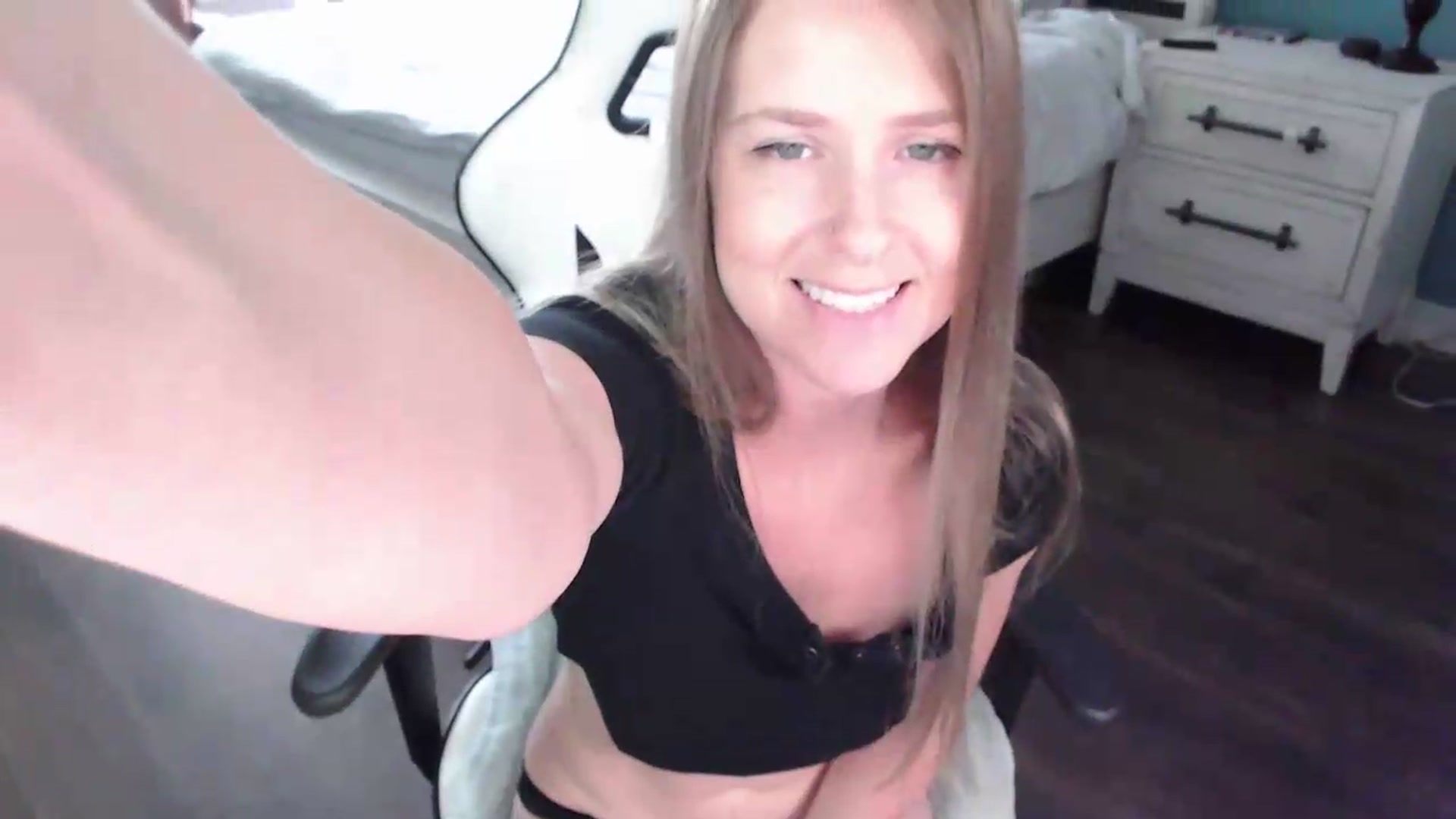 Gallery image thumbnail from ZenZoey's myfreecams stream on, 08/31/2026, 17:25 image 15 of 20