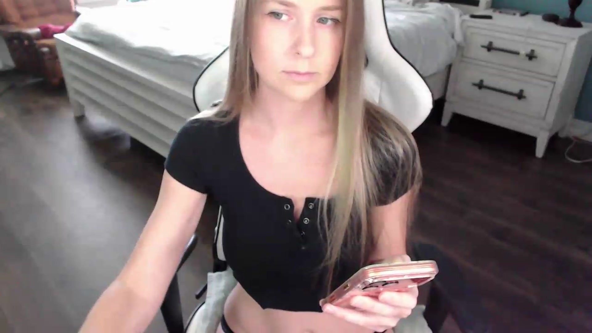 Gallery image thumbnail from ZenZoey's myfreecams stream on, 08/31/2026, 17:25 image 8 of 20