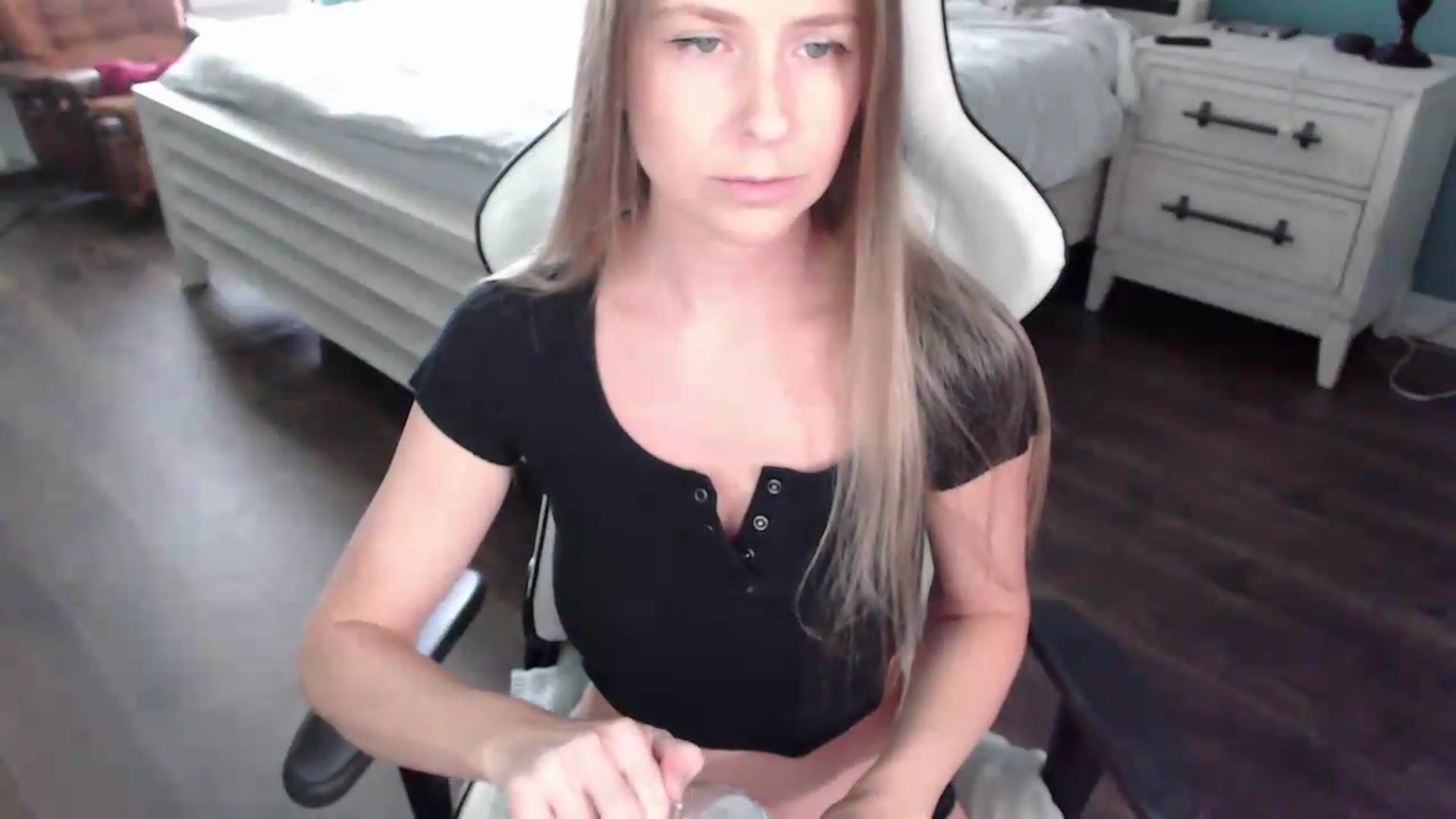 Gallery image thumbnail from ZenZoey's myfreecams stream on, 08/31/2026, 17:25 image 7 of 20