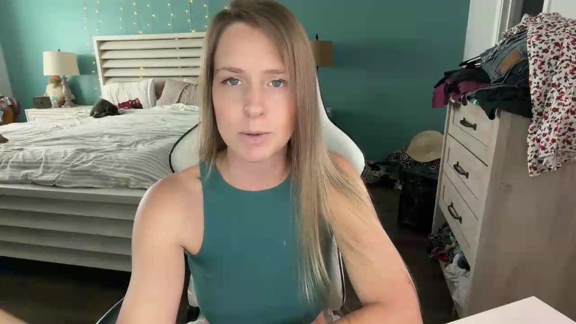 Gallery image thumbnail from ZenZoey's myfreecams stream on, 09/01/2026, 19:04 image 16 of 20