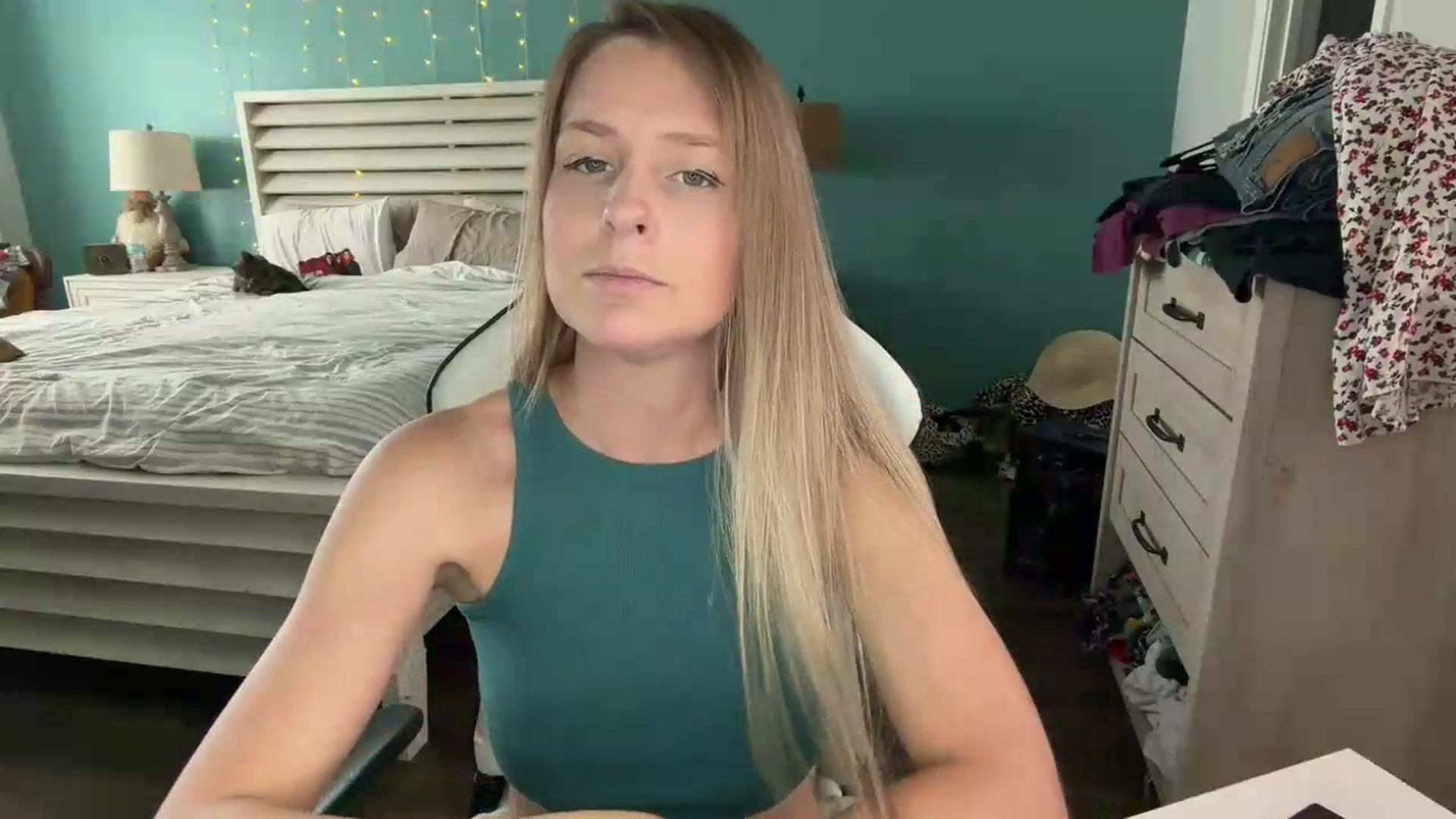 Gallery image thumbnail from ZenZoey's myfreecams stream on, 09/01/2026, 19:04 image 17 of 20
