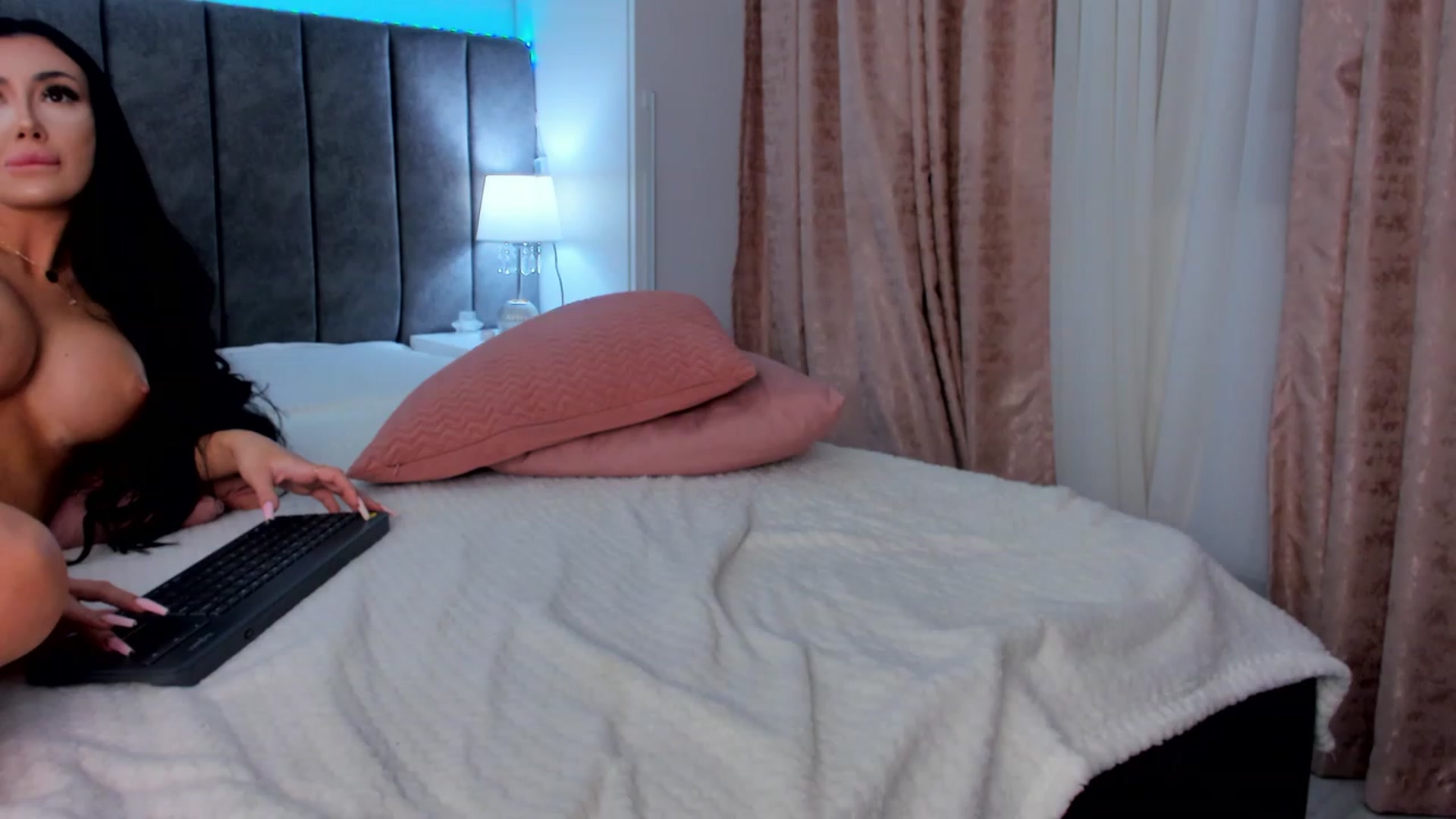 Gallery image thumbnail from ZennyRosse's myfreecams stream on, 01/13/2023, 18:12 image 5 of 20
