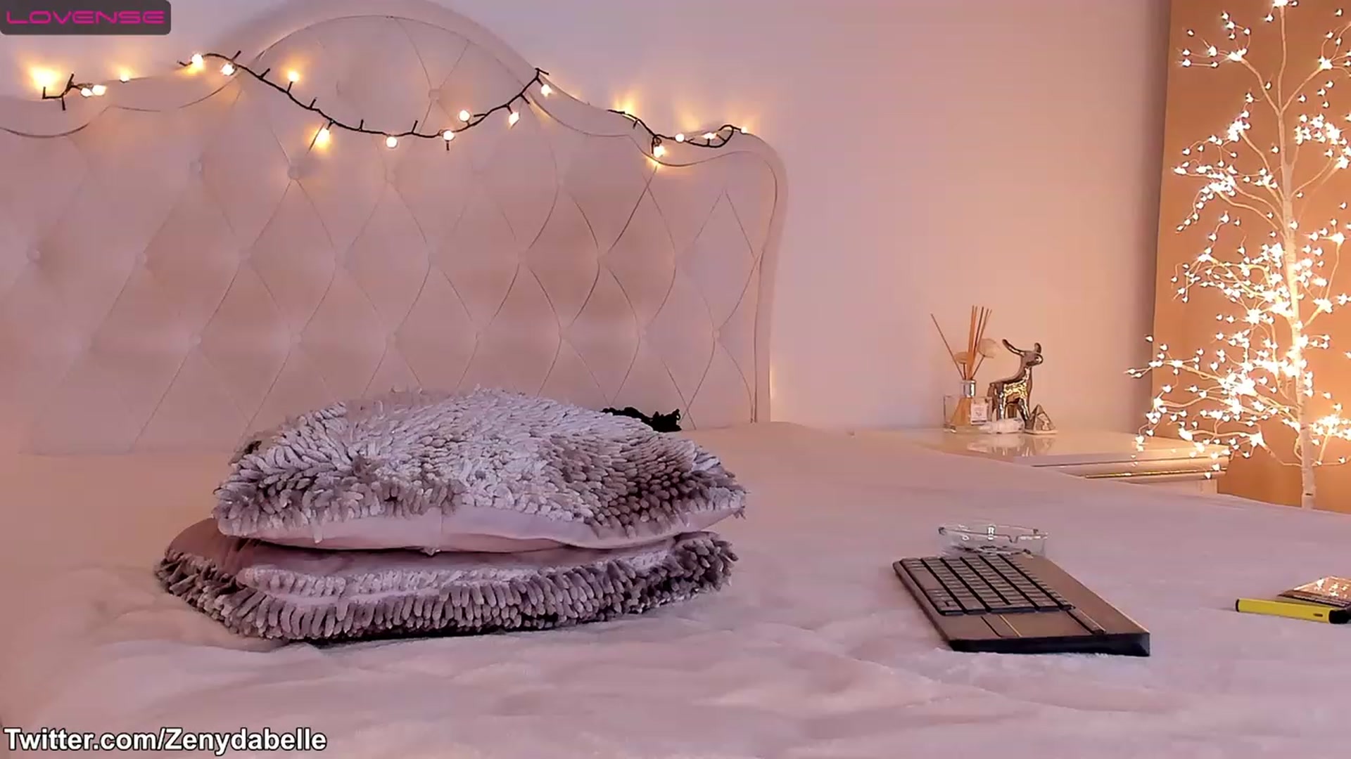 Gallery image thumbnail from ZennyRosse's myfreecams stream on, 03/11/2023, 20:37 image 11 of 20
