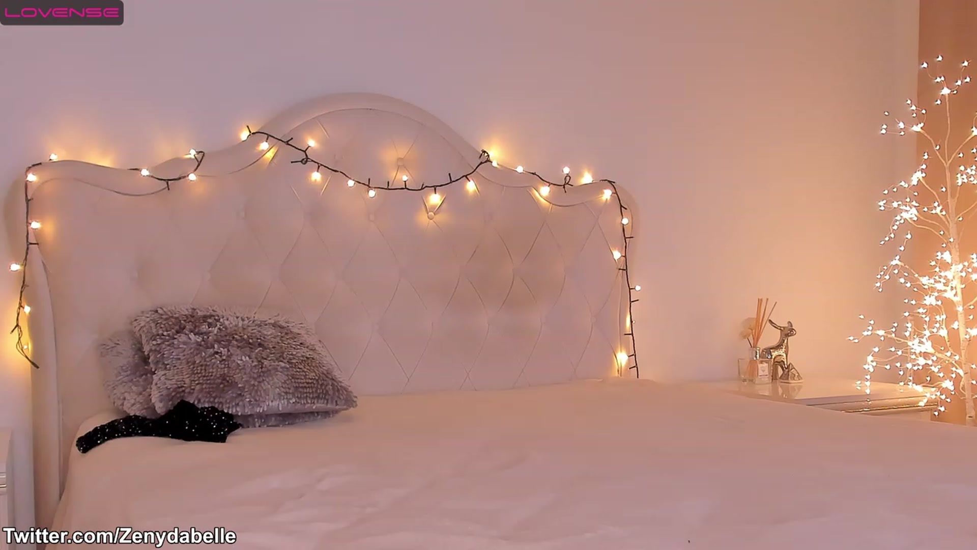 Gallery image thumbnail from ZennyRosse's myfreecams stream on, 03/27/2023, 22:03 image 11 of 20