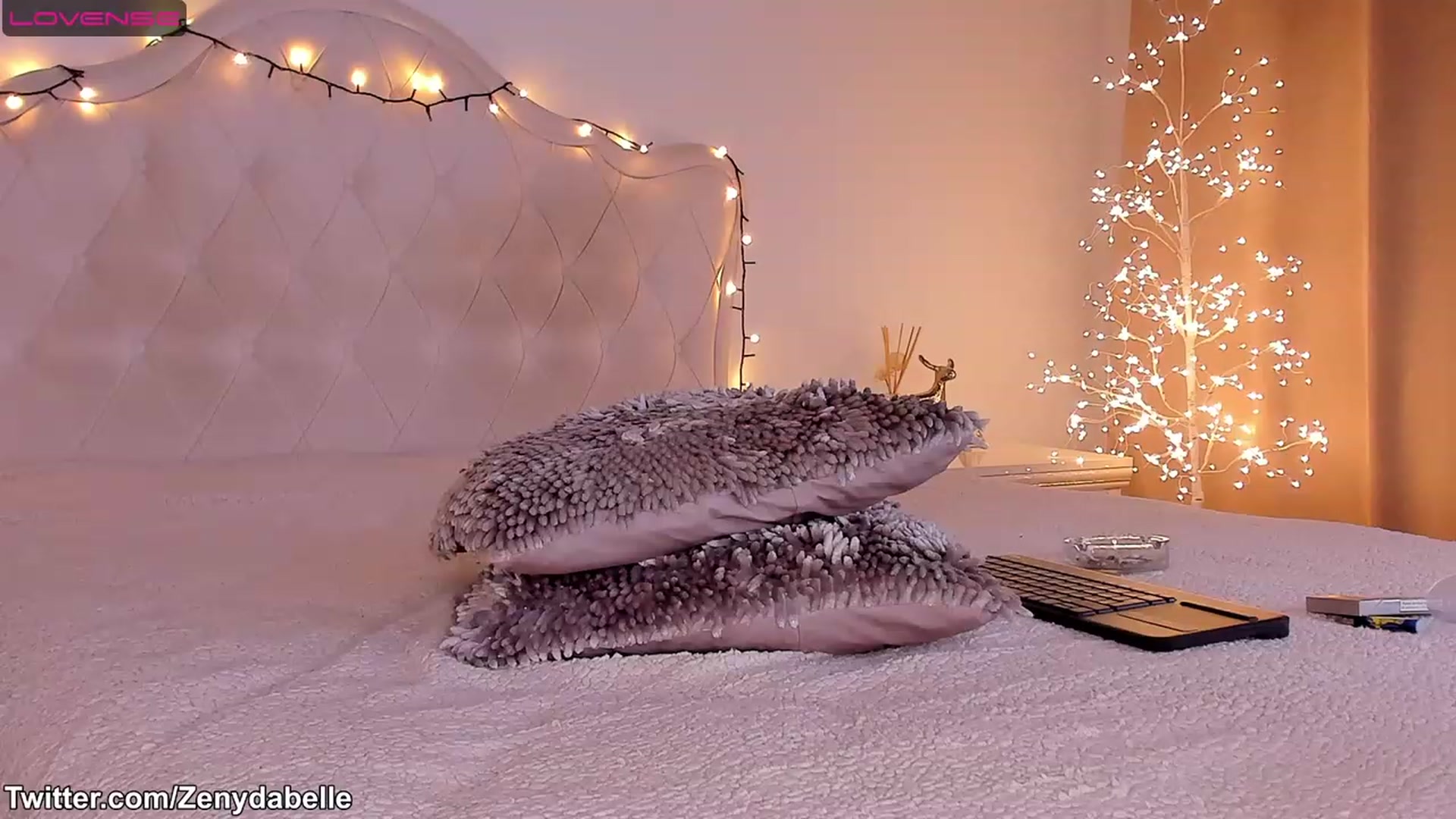 Gallery image thumbnail from ZennyRosse's myfreecams stream on, 04/13/2023, 01:41 image 4 of 20