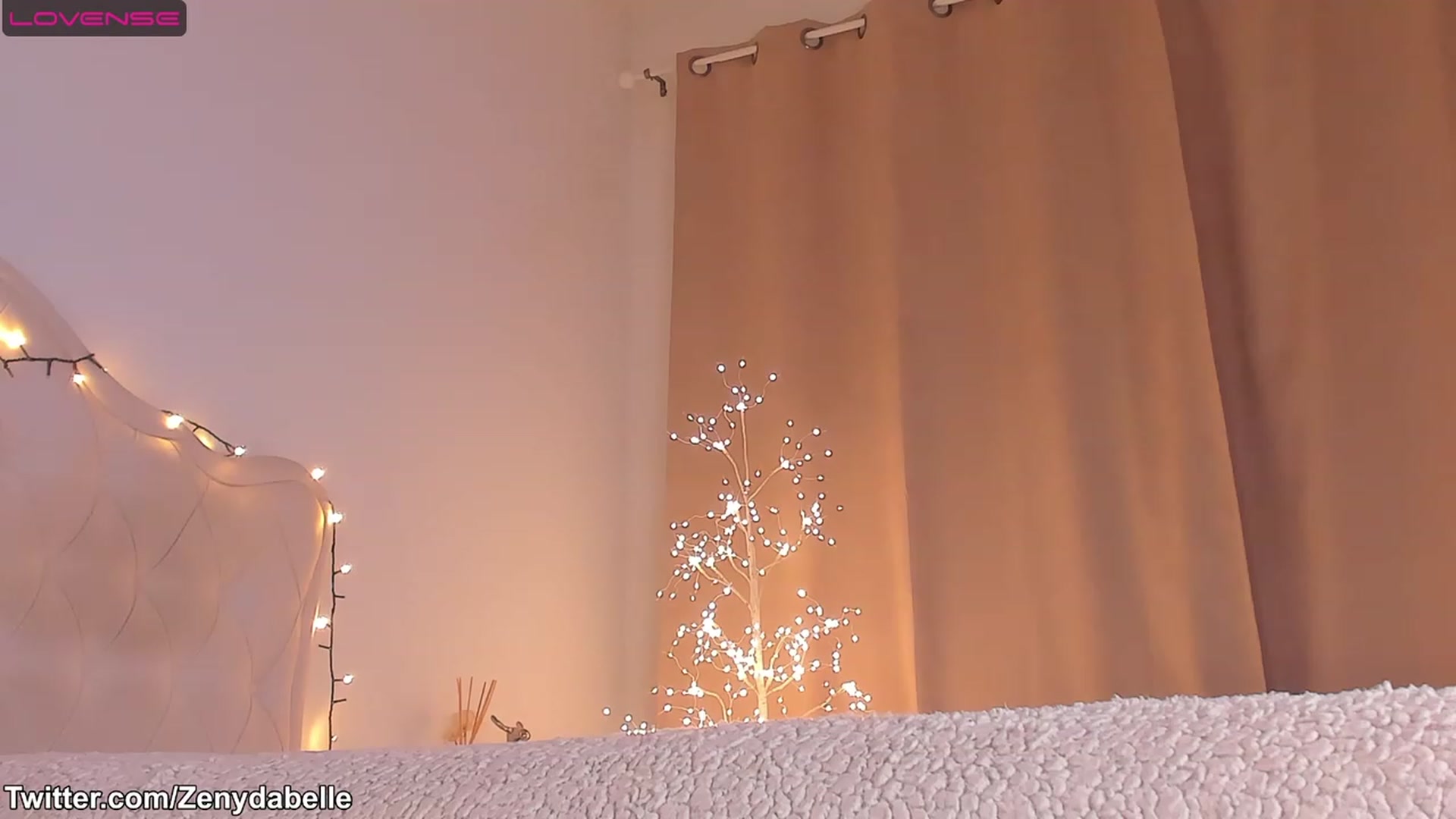 Gallery image thumbnail from ZennyRosse's myfreecams stream on, 04/19/2023, 19:30 image 15 of 20