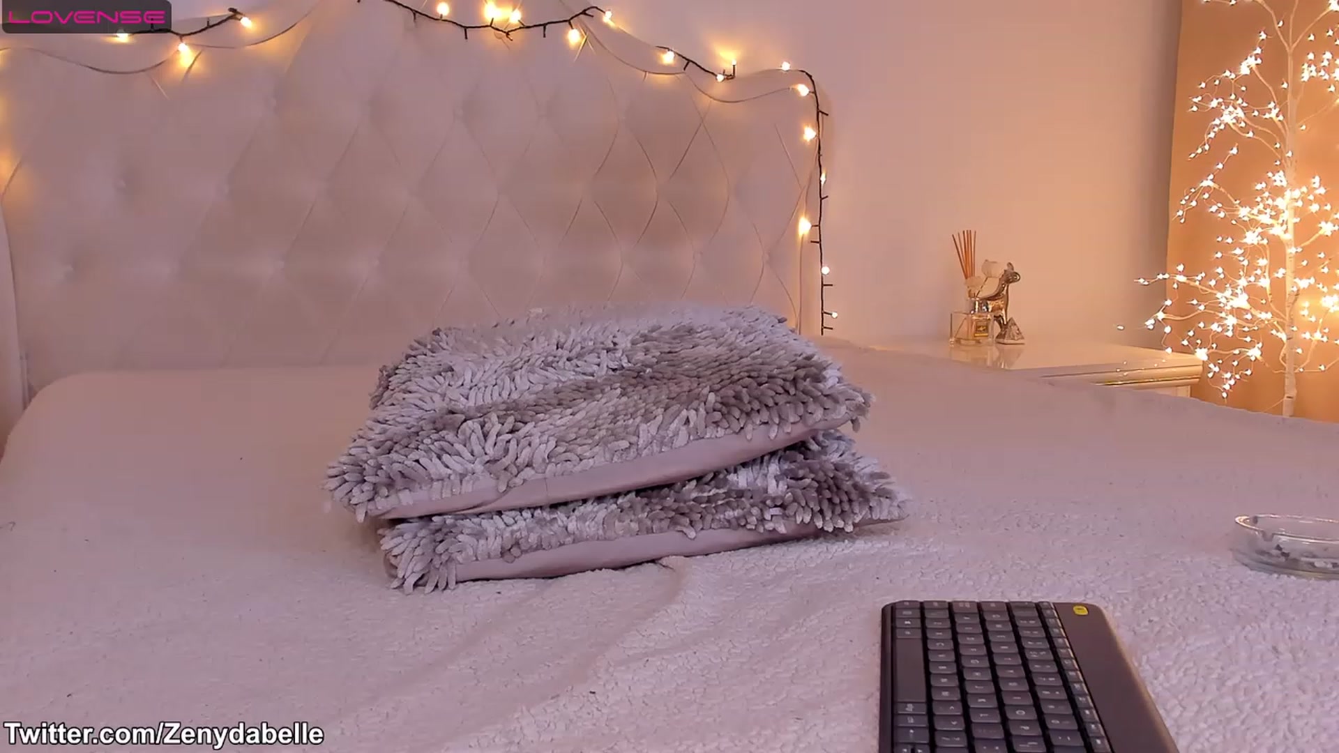 Gallery image thumbnail from ZennyRosse's myfreecams stream on, 05/18/2023, 01:07 image 17 of 20