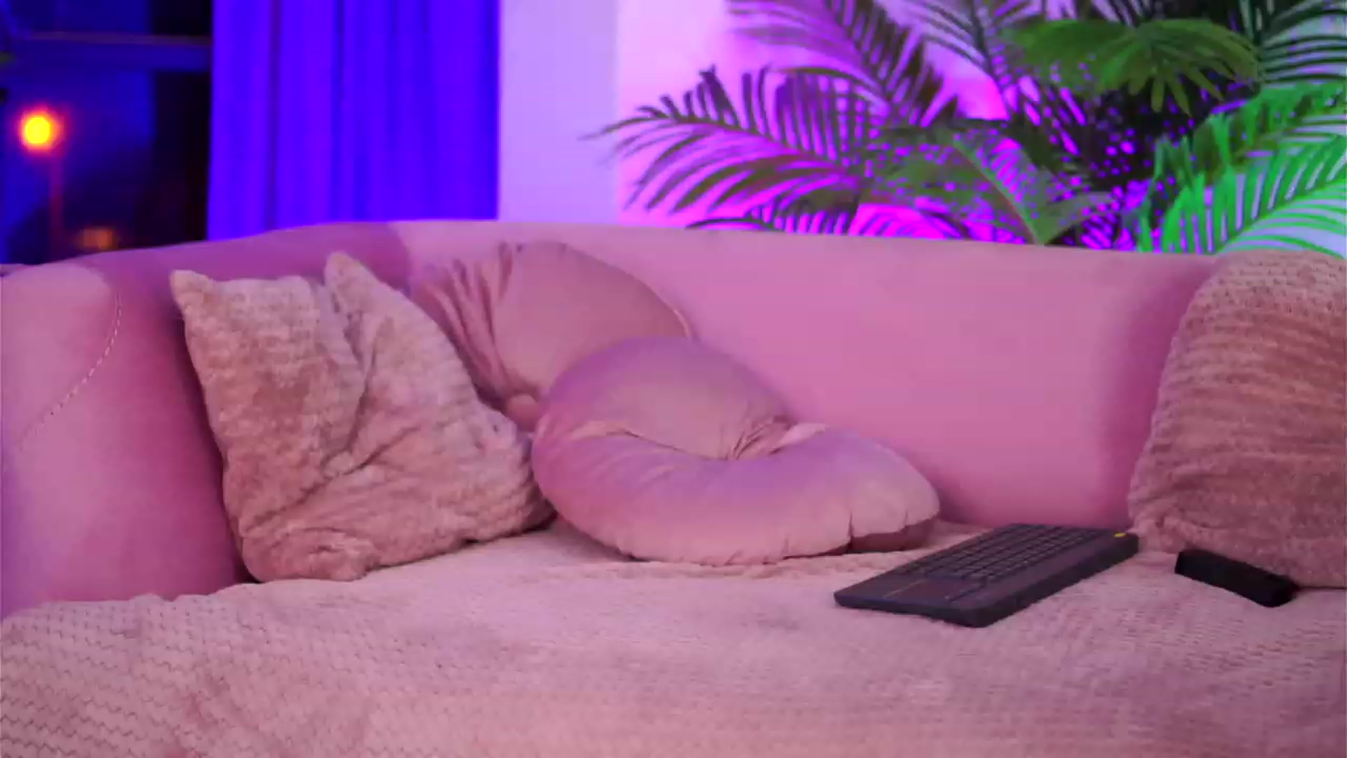 Gallery image thumbnail from ZennyRosse's myfreecams stream on, 10/05/2023, 17:52 image 20 of 20