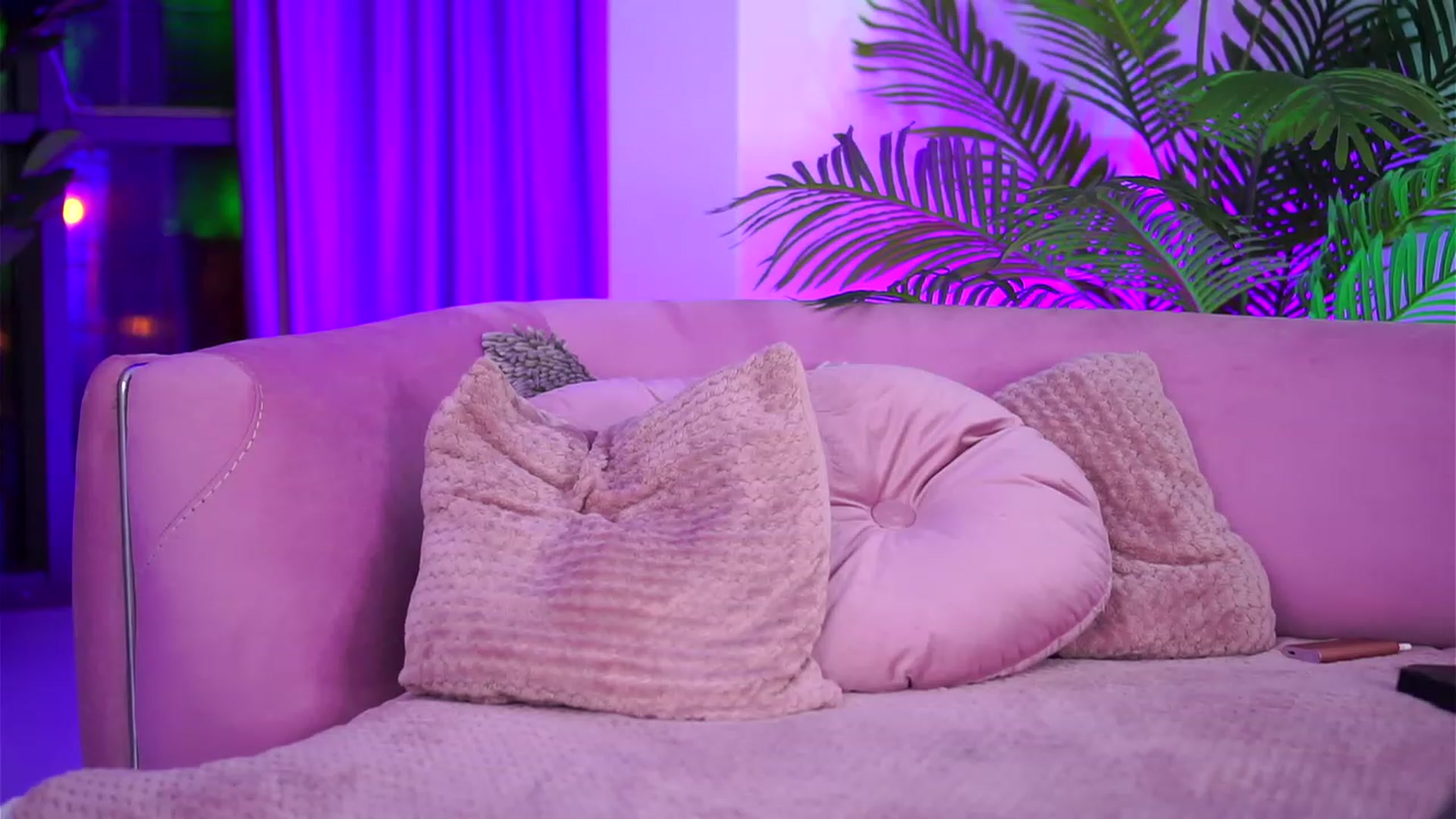 Gallery image thumbnail from ZennyRosse's myfreecams stream on, 10/08/2023, 17:41 image 13 of 20