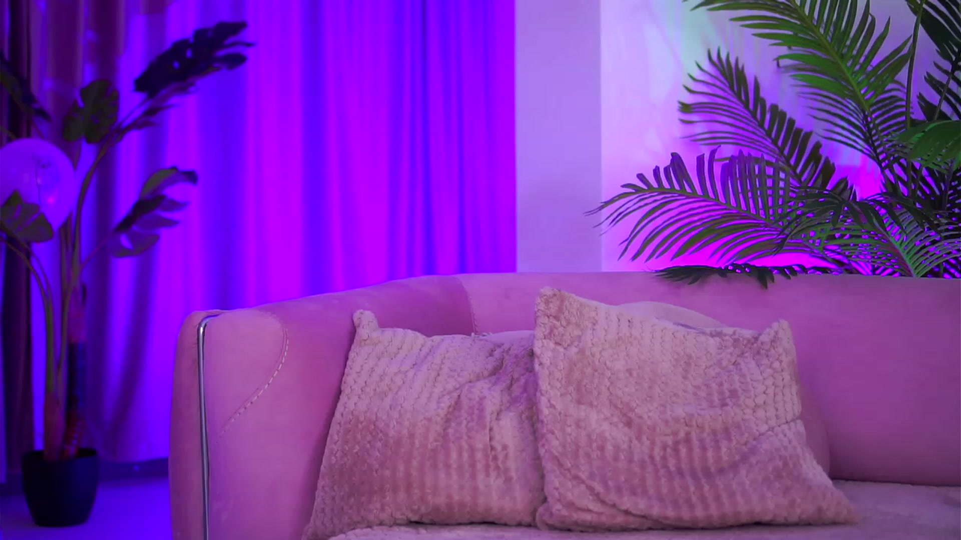 Gallery image thumbnail from ZennyRosse's myfreecams stream on, 10/21/2023, 16:40 image 12 of 20