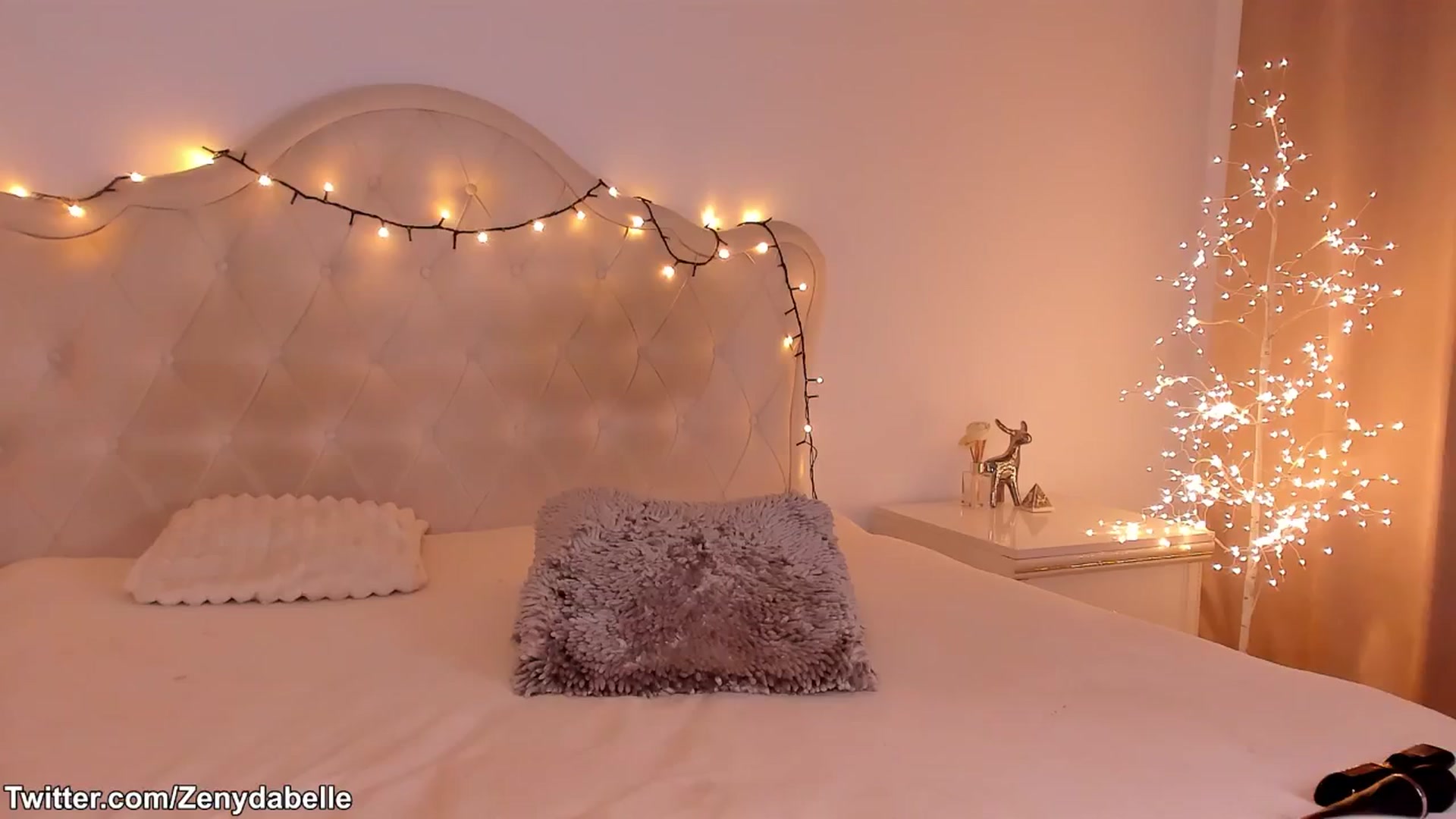Gallery image thumbnail from ZennyRosse's myfreecams stream on, 07/25/2024, 02:20 image 6 of 20