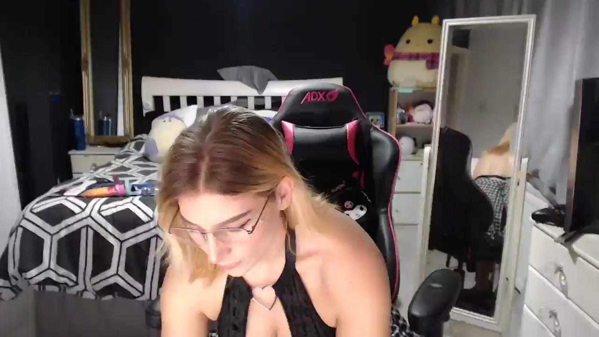 Gallery image thumbnail from ZephyraObs's myfreecams stream on, 02/06/2026, 14:57 image 2 of 20