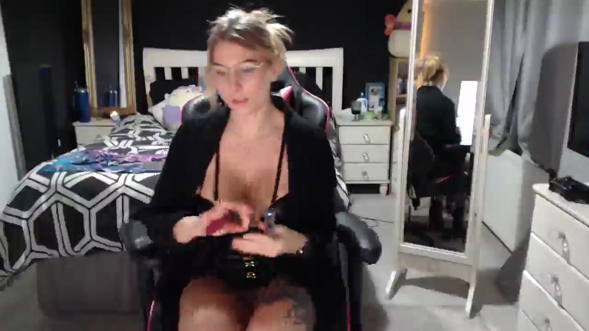 Gallery image thumbnail from ZephyraObs's myfreecams stream on, 02/10/2026, 16:34 image 6 of 20