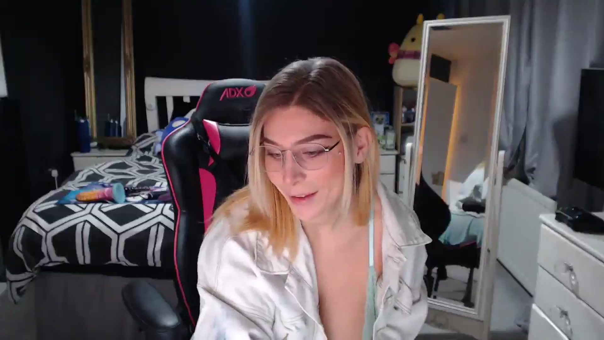 Gallery image thumbnail from ZephyraObs's myfreecams stream on, 02/11/2026, 17:09 image 3 of 20
