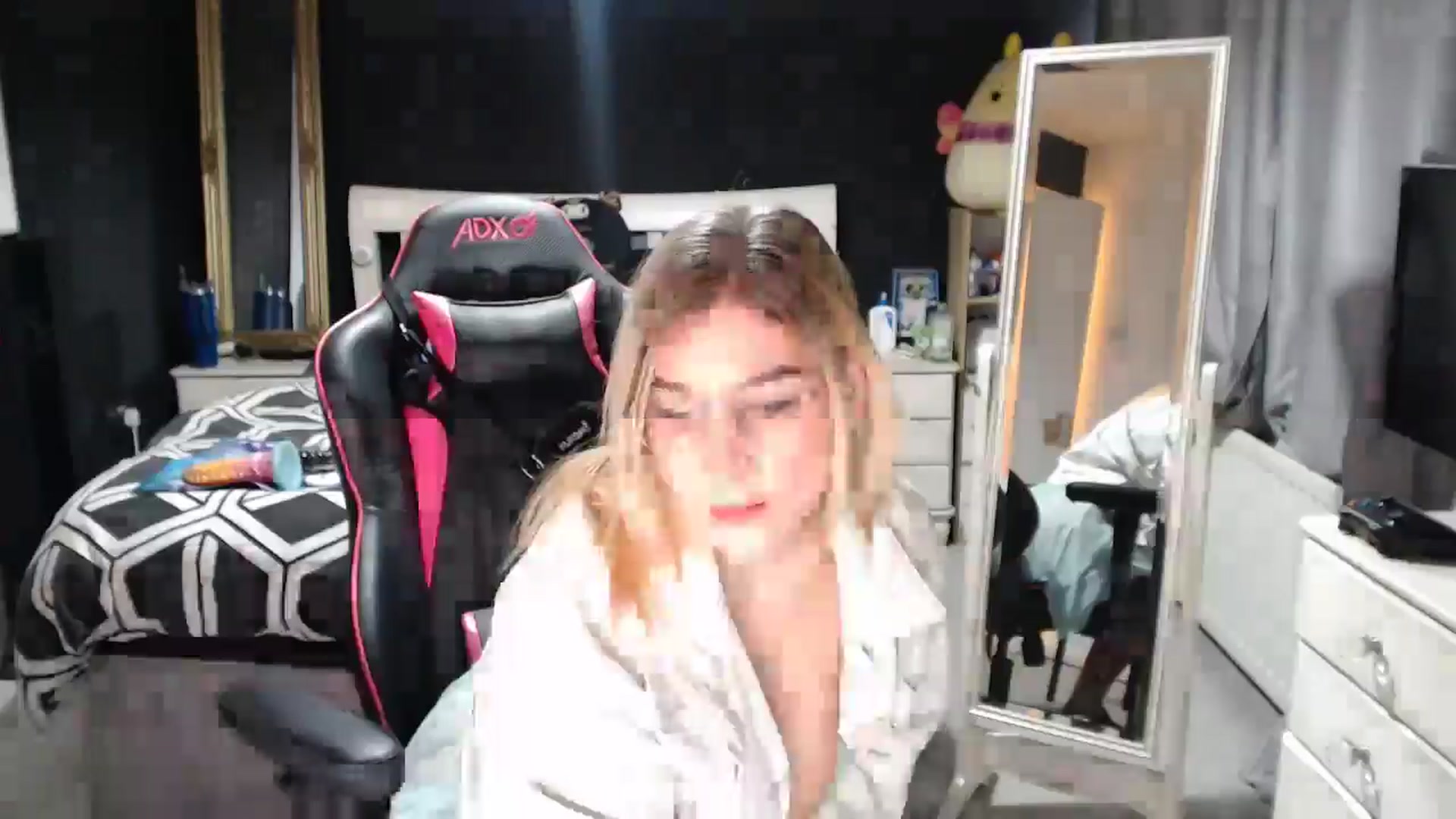 Gallery image thumbnail from ZephyraObs's myfreecams stream on, 02/11/2026, 17:09 image 4 of 20