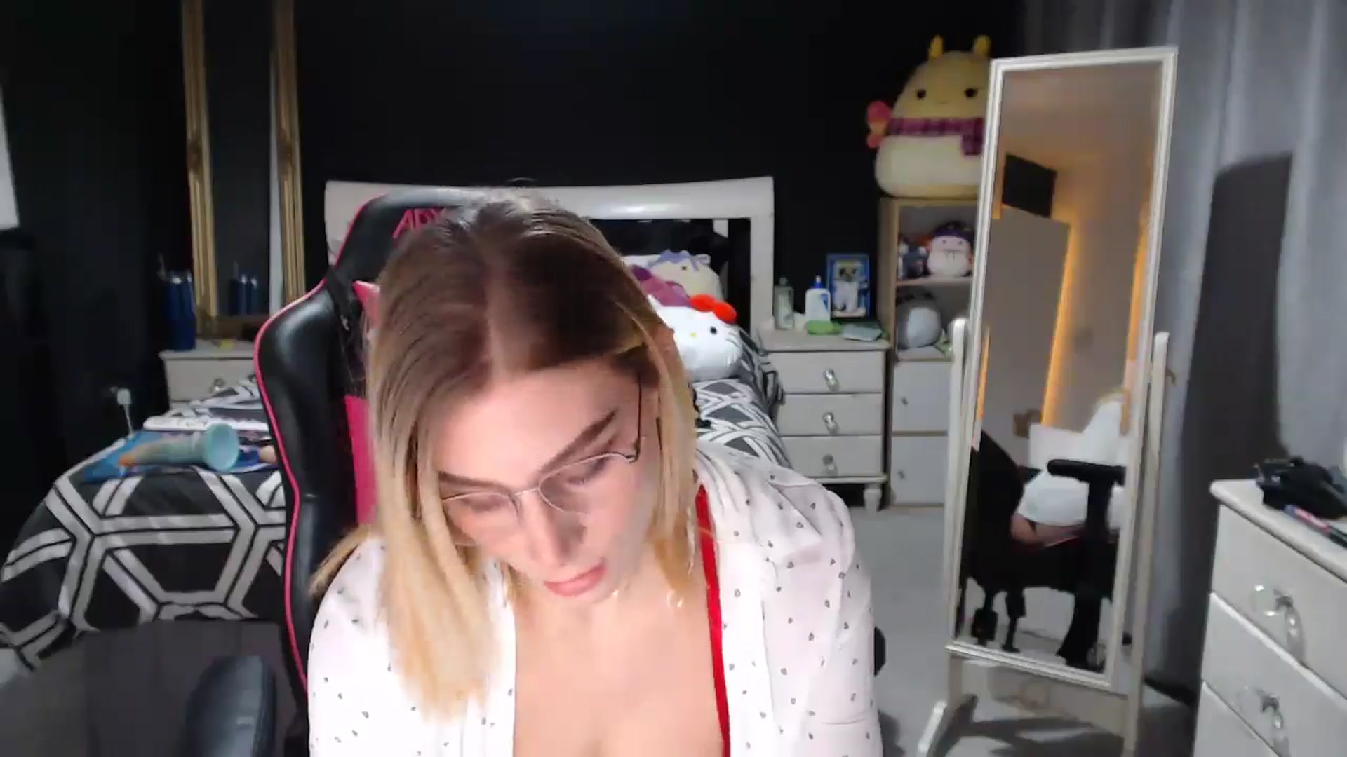 Gallery image thumbnail from ZephyraObs's myfreecams stream on, 02/13/2026, 17:30 image 12 of 20