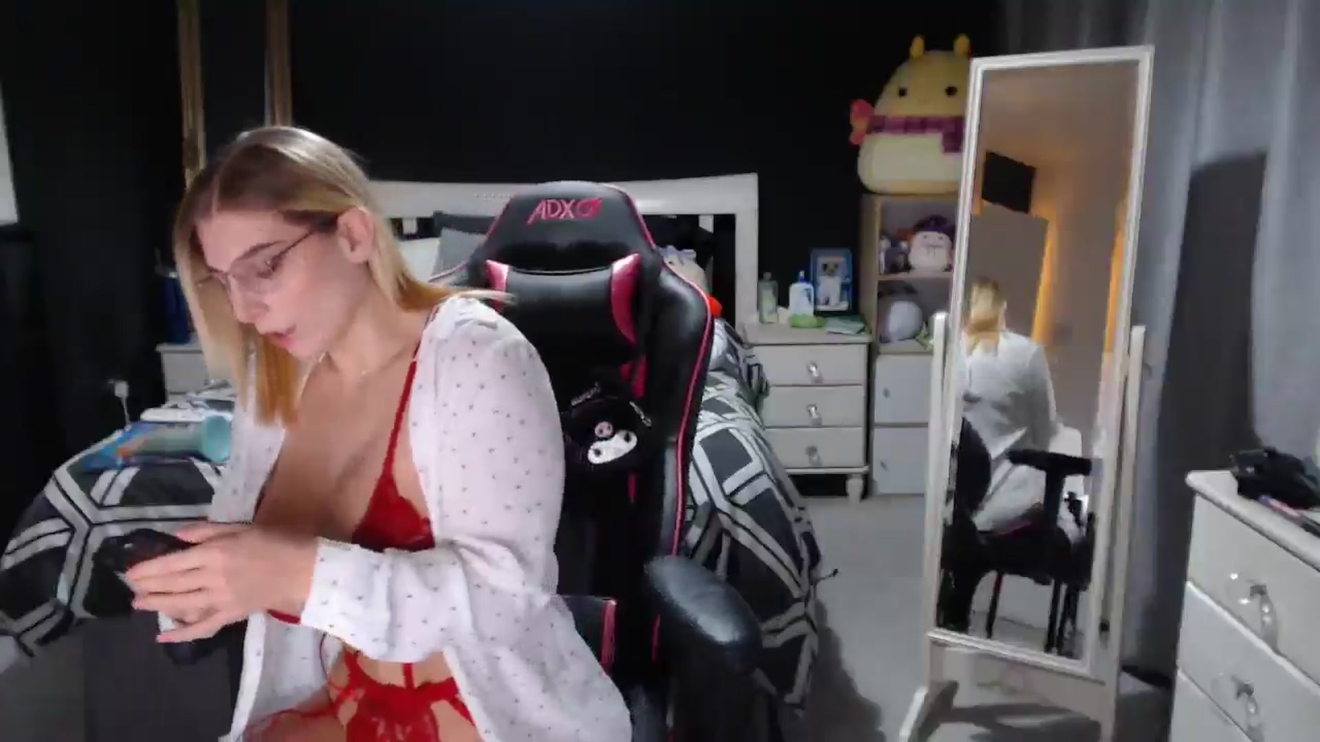 Gallery image thumbnail from ZephyraObs's myfreecams stream on, 02/13/2026, 17:30 image 10 of 20