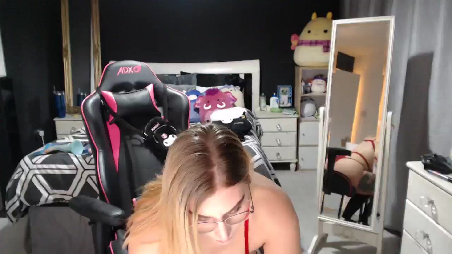 Gallery image thumbnail from ZephyraObs's myfreecams stream on, 02/13/2026, 20:01 image 9 of 20