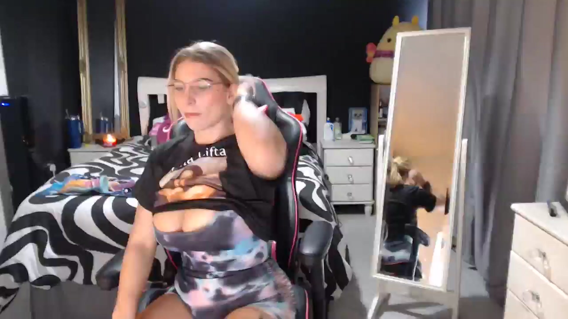 Gallery image thumbnail from ZephyraObs's myfreecams stream on, 02/16/2026, 15:48 image 12 of 20