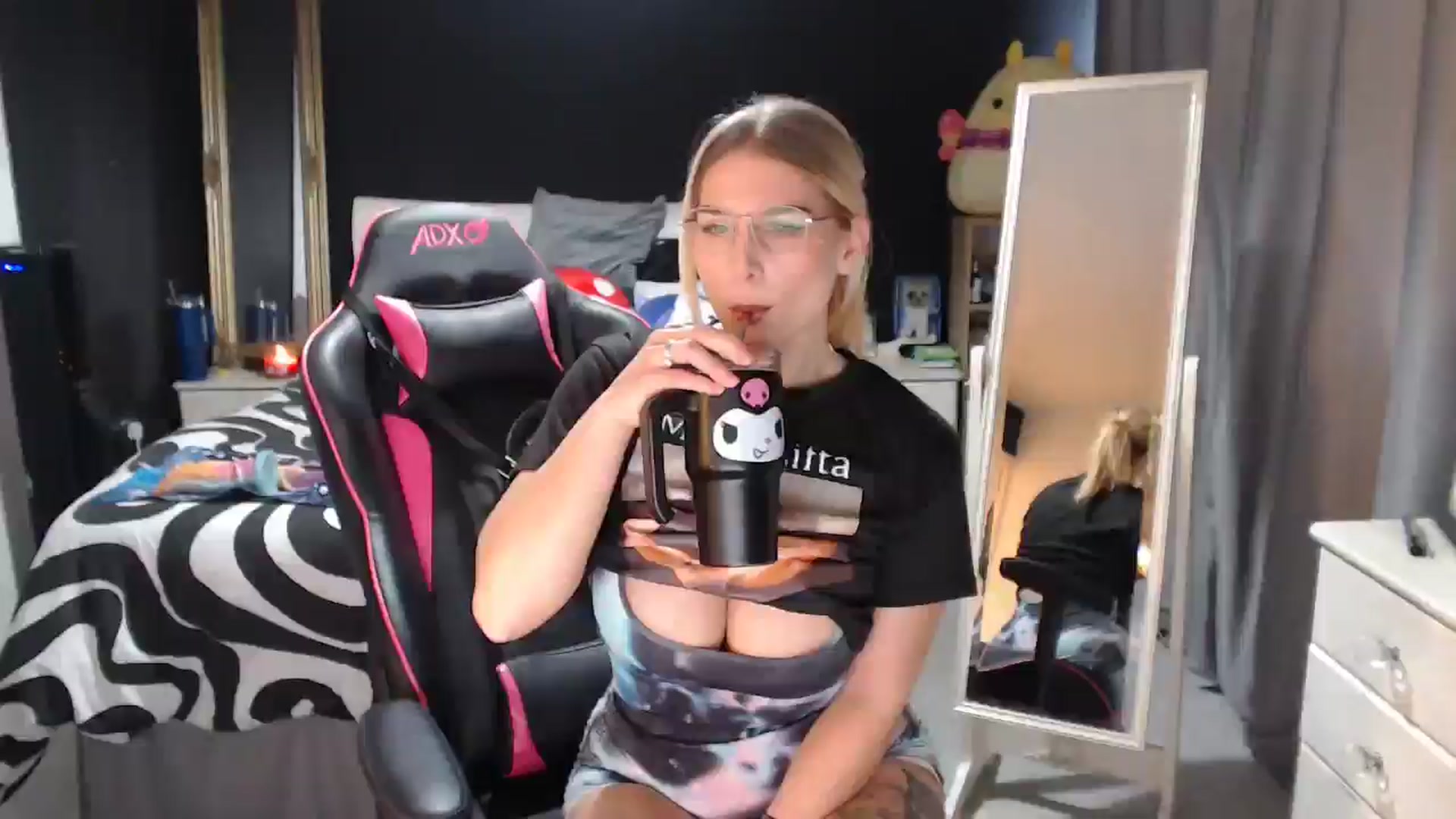 Gallery image thumbnail from ZephyraObs's myfreecams stream on, 02/16/2026, 15:48 image 10 of 20