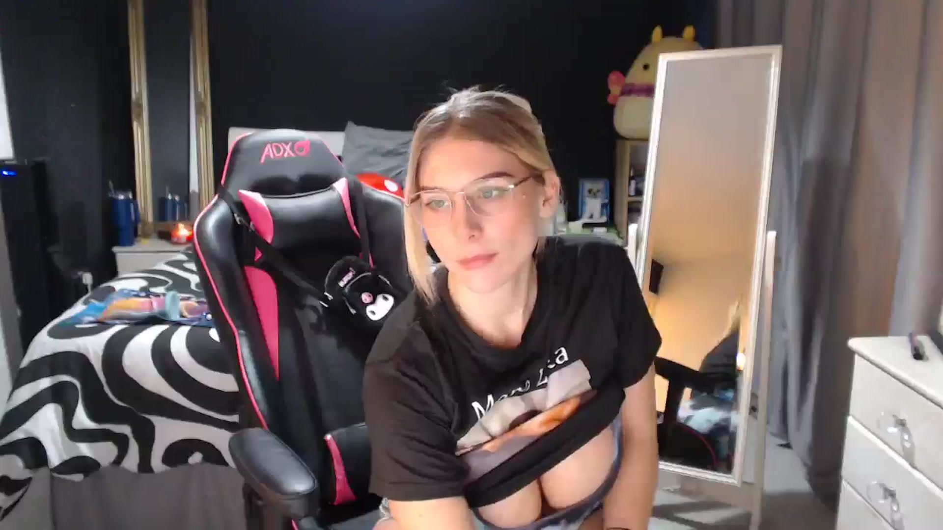 Gallery image thumbnail from ZephyraObs's myfreecams stream on, 02/16/2026, 18:26 image 5 of 20
