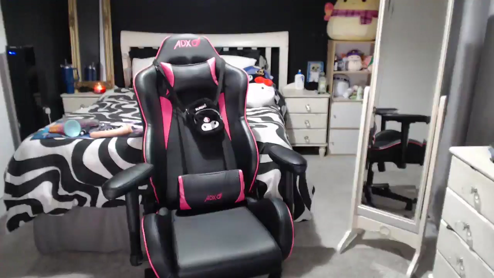 Gallery image thumbnail from ZephyraObs's myfreecams stream on, 02/17/2026, 18:32 image 6 of 20